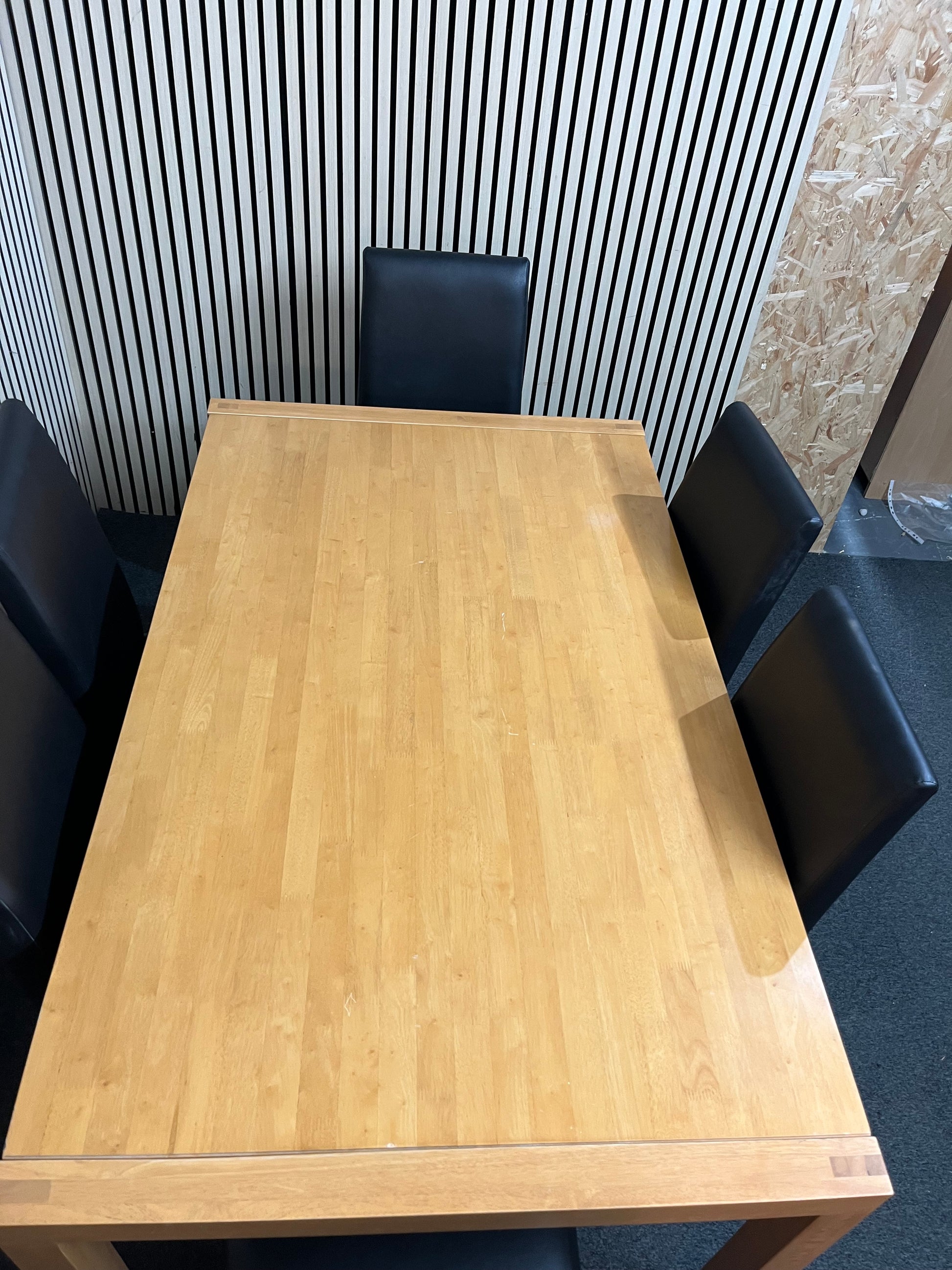Rectangular beech dining table (L 150 x W 90 cm) with 6 black leatherette dining chairs 43505