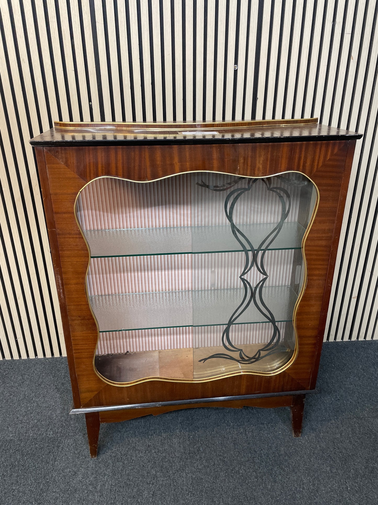 Mahogany glass display unit (H  118 x W 90 x D 30 cm) 3126