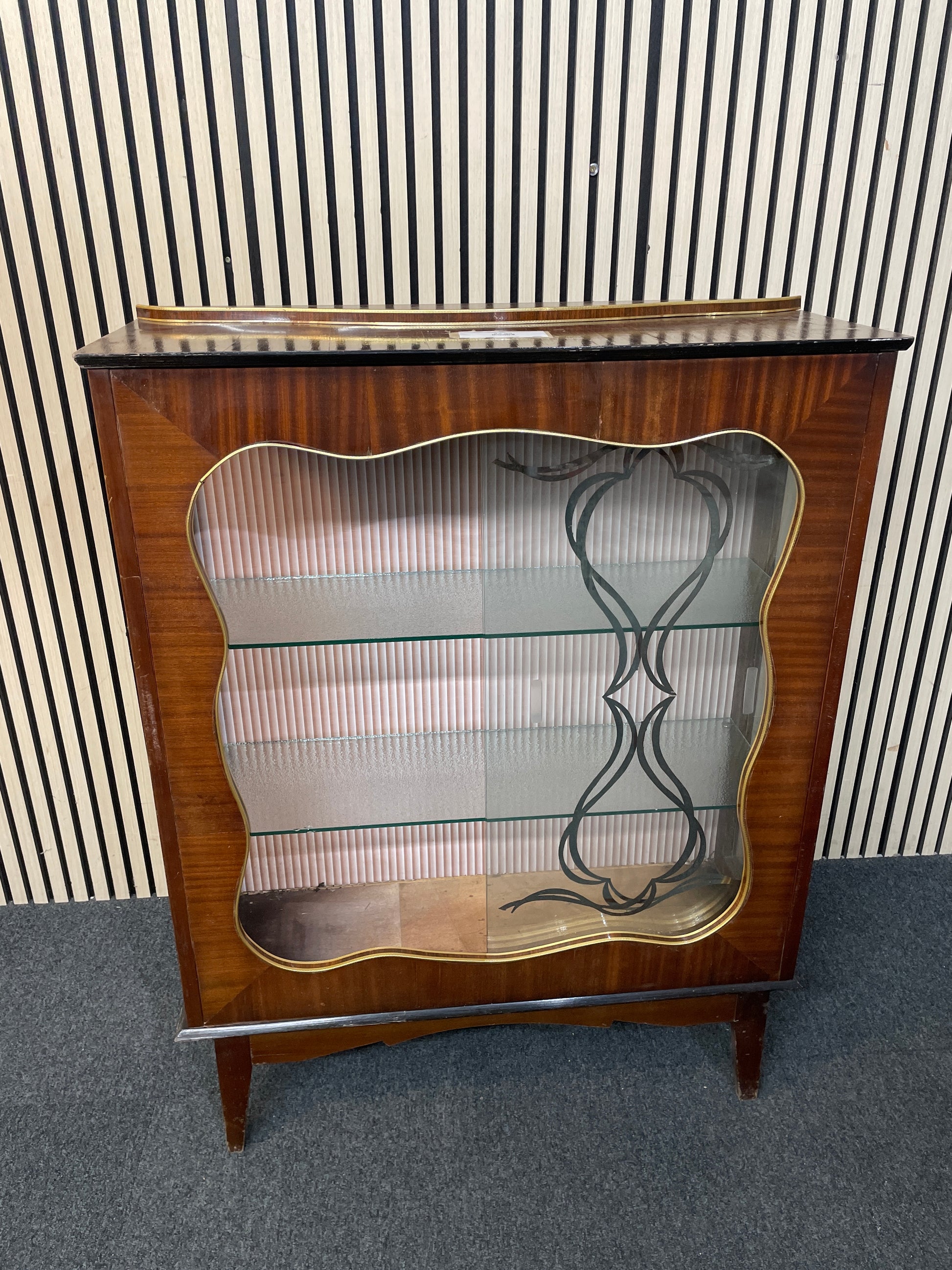 Mahogany glass display unit (H  118 x W 90 x D 30 cm) 3126