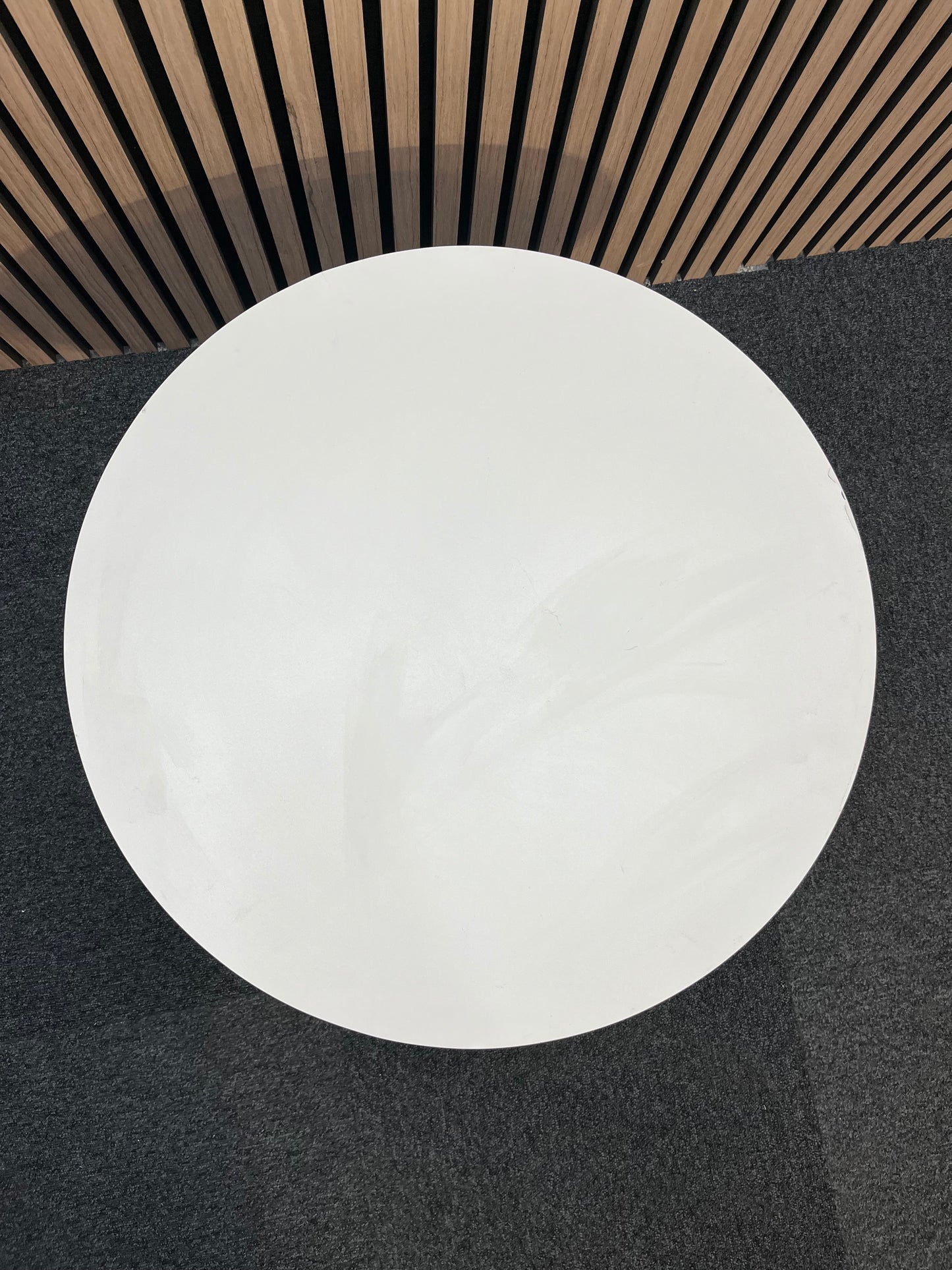 Low circular white laminate coffee table (height 41 x Diameter 60 cm) 3126