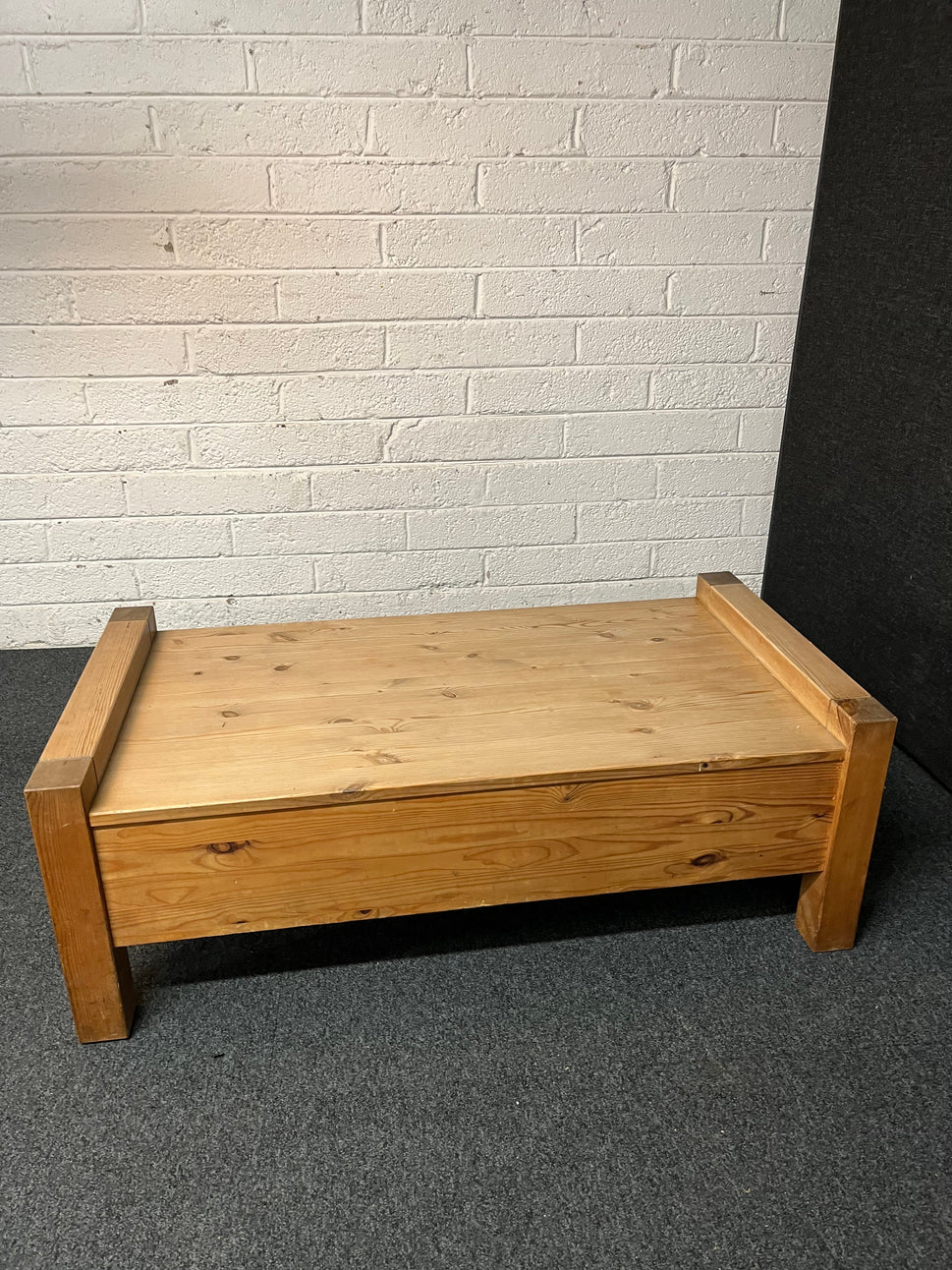 Solid pine low rectangular coffee table with drawers (H 43 x W 118 x D 60 cm) 2225