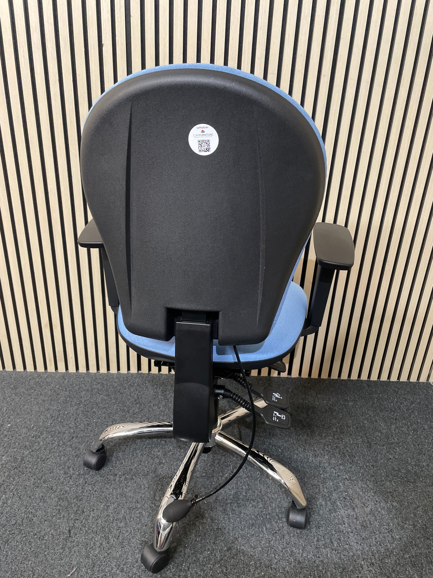 Lyreco - 3 level swivel chair with height adjustable back, height adjustable arms and ergonomic back pump - POWDER BLUE
