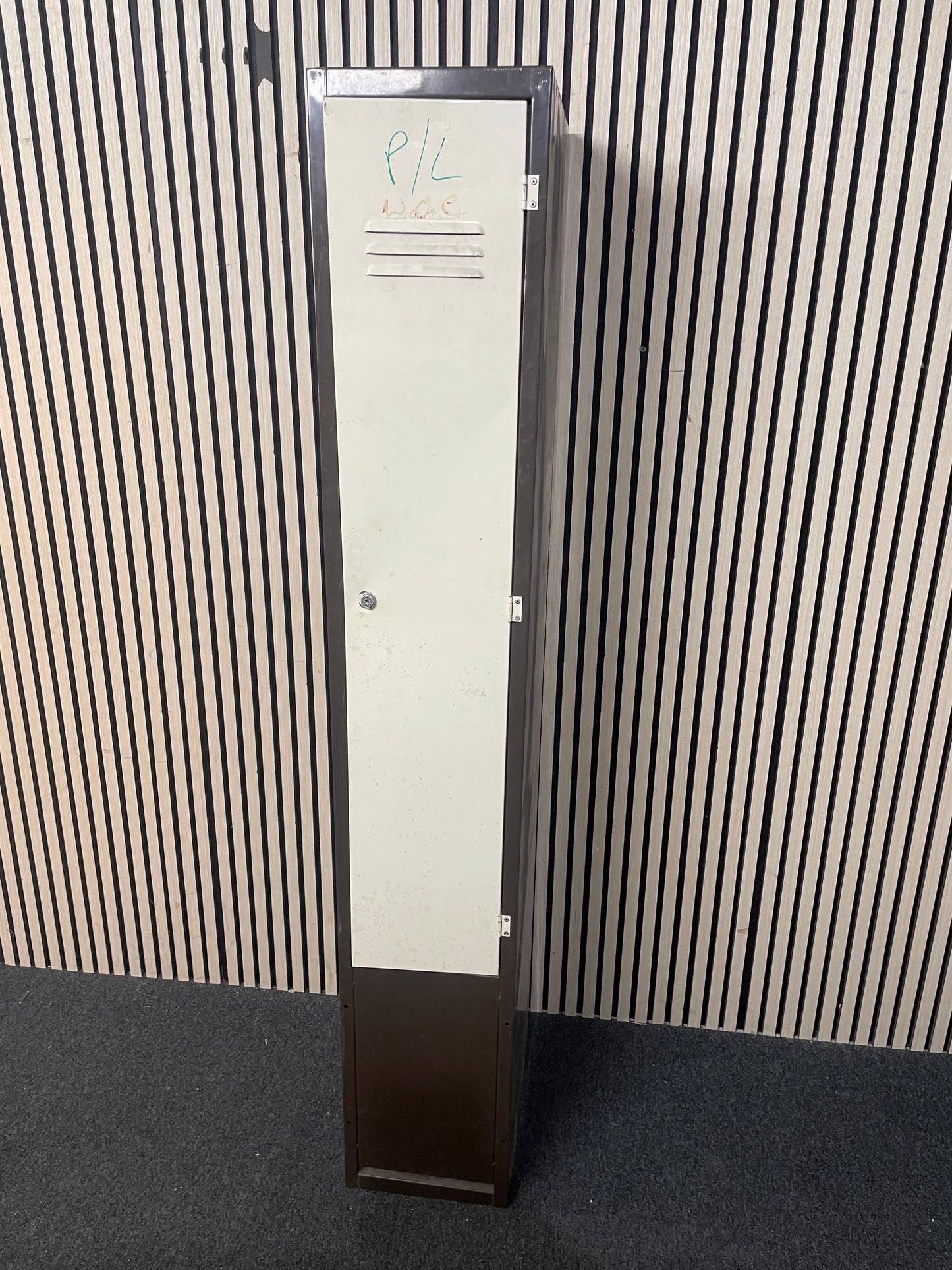 1 door coffee and cream metal personal locker (no lock or key) (H 183 x W 30 x D 46 cm)