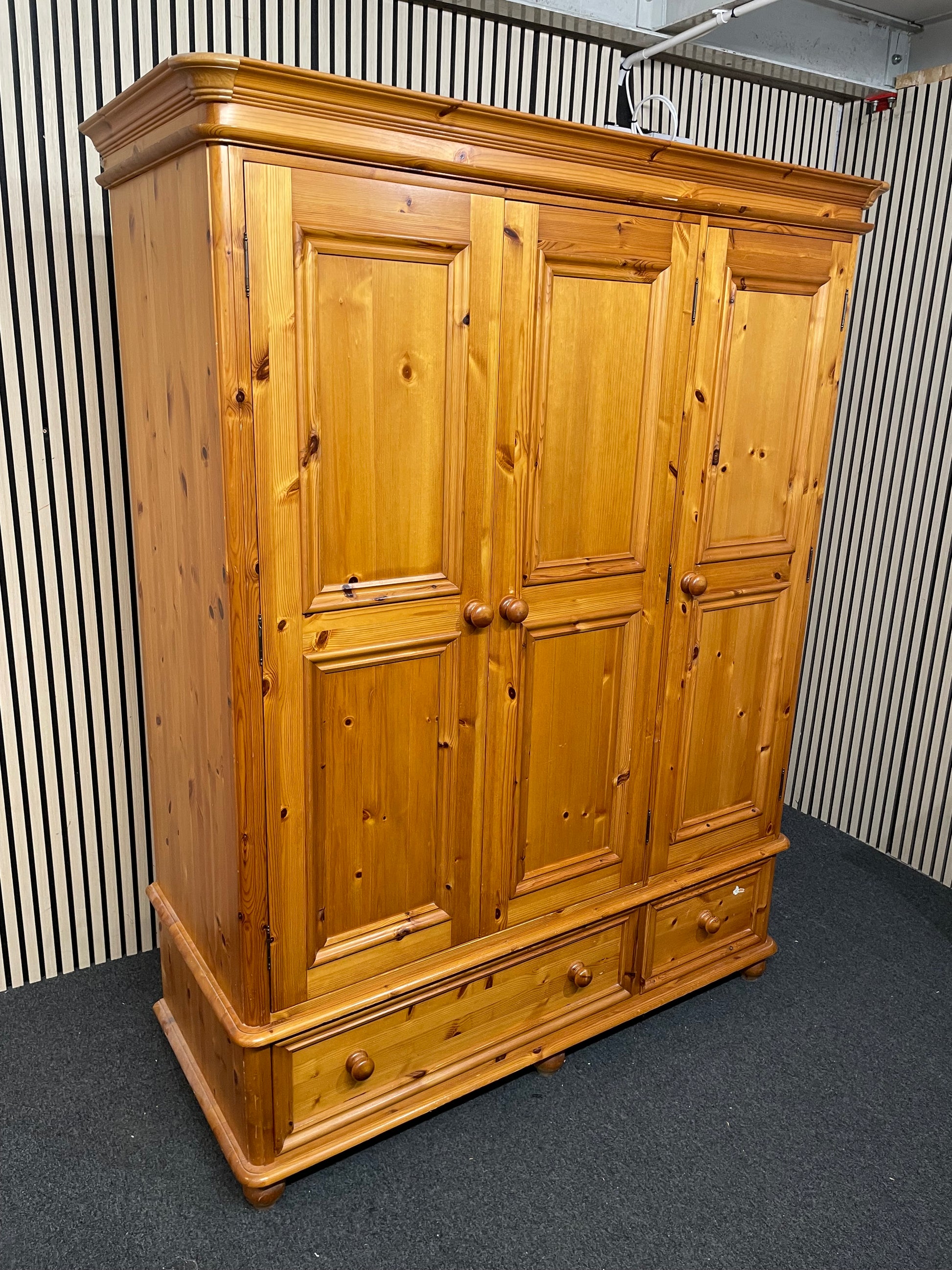 Ornate solid pine, three-door, two-drawer, tall wardrobe (H 198 x W 150 x D 54 cm) 1226
