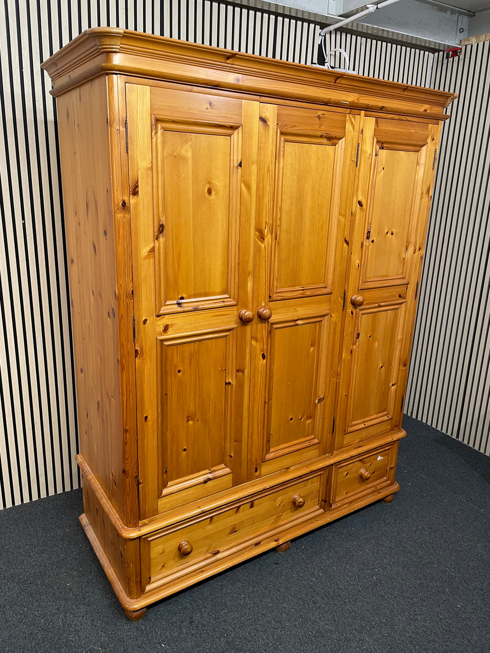 Ornate solid pine, three-door, two-drawer, tall wardrobe (H 198 x W 150 x D 54 cm) 1226