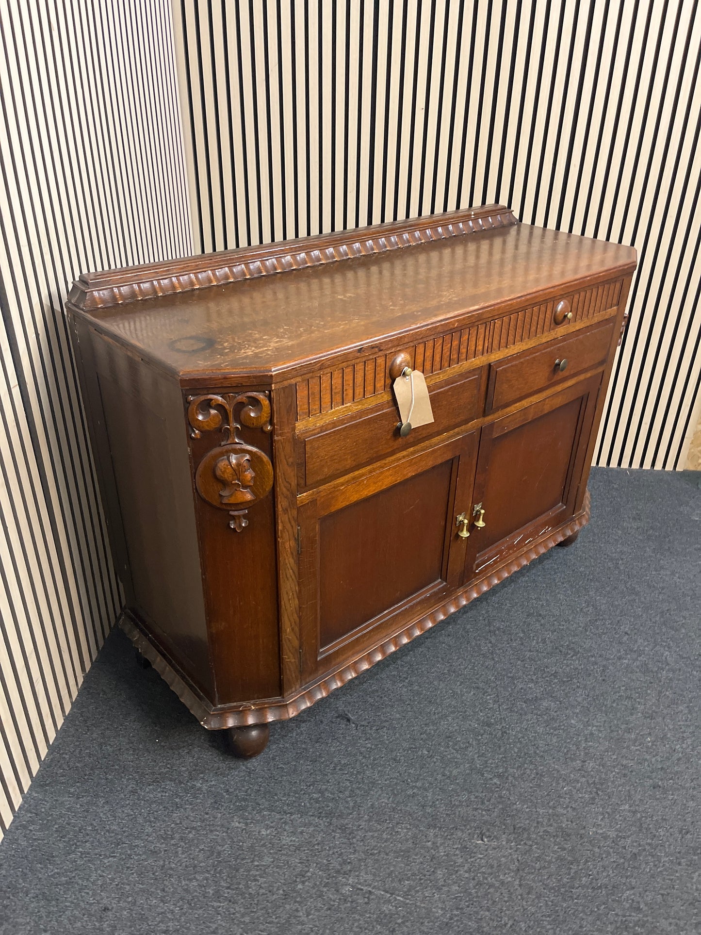 Vintage dark oak sideboard with ornate carvings (H 96 x W 132 x D 51 cm)  44240