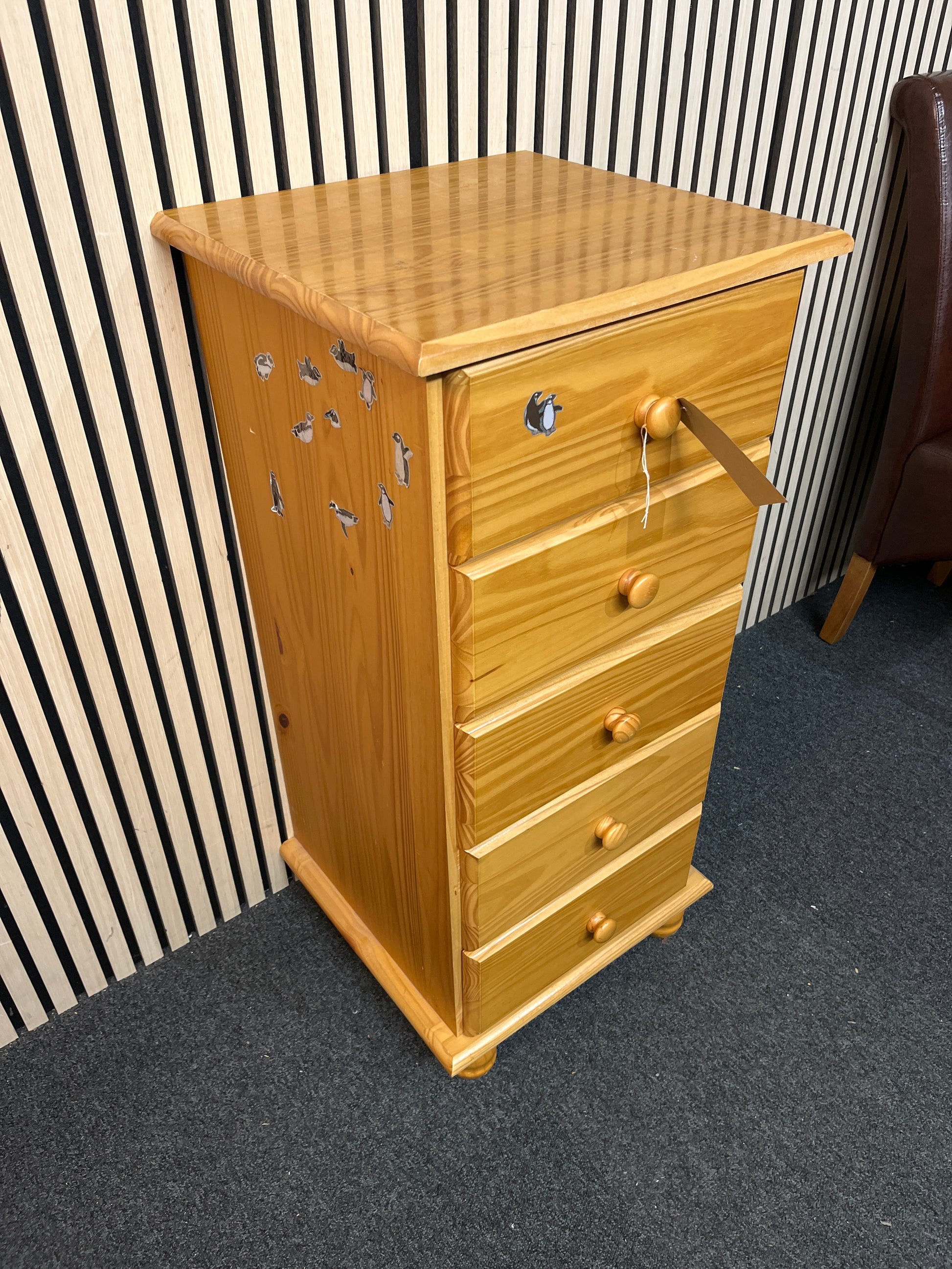 Pine 5 drawer tall boy (H 95 x W 46 x D 44 cm) 3126