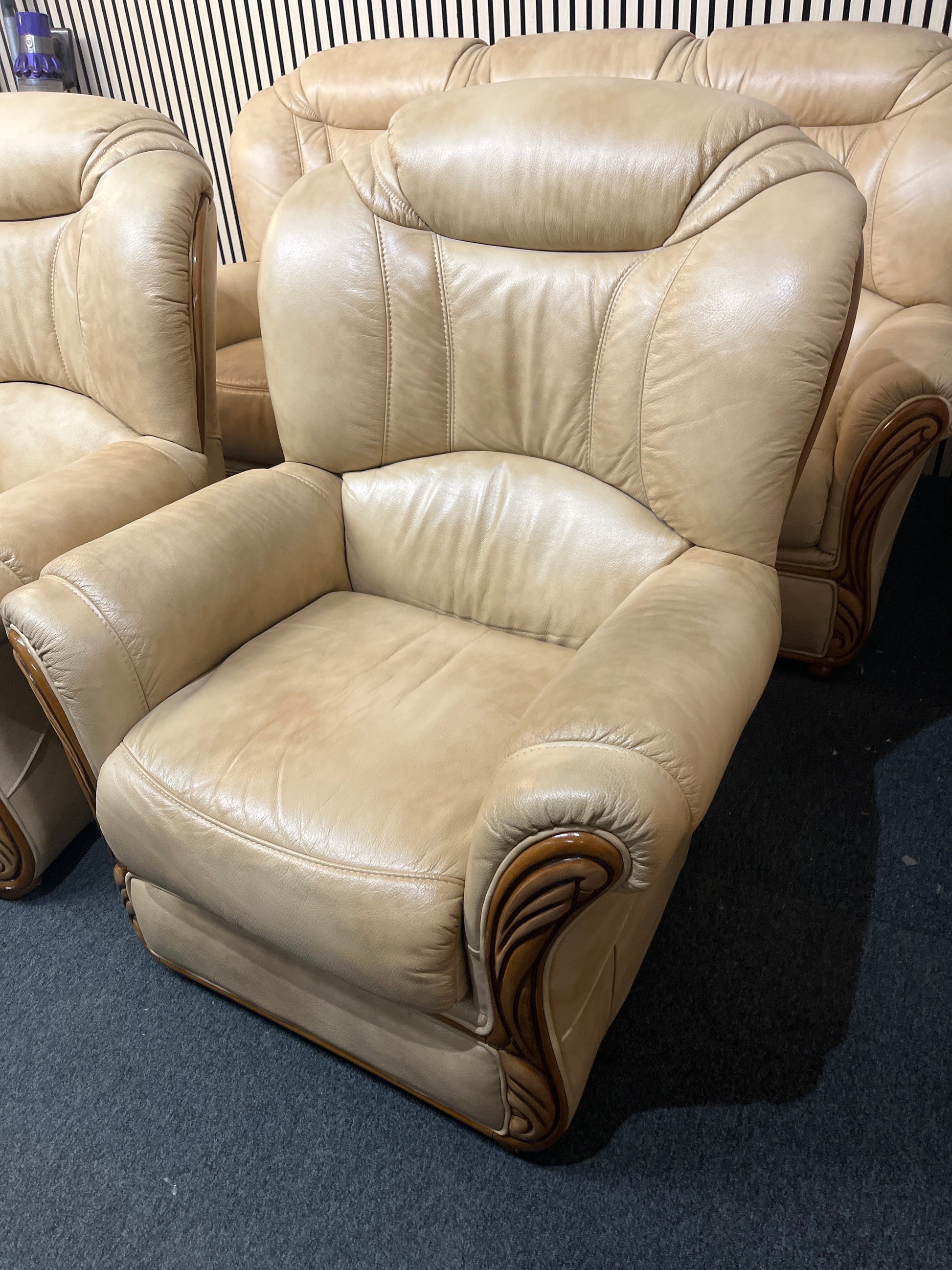 3+1+1 light cream high back leather suite  3126