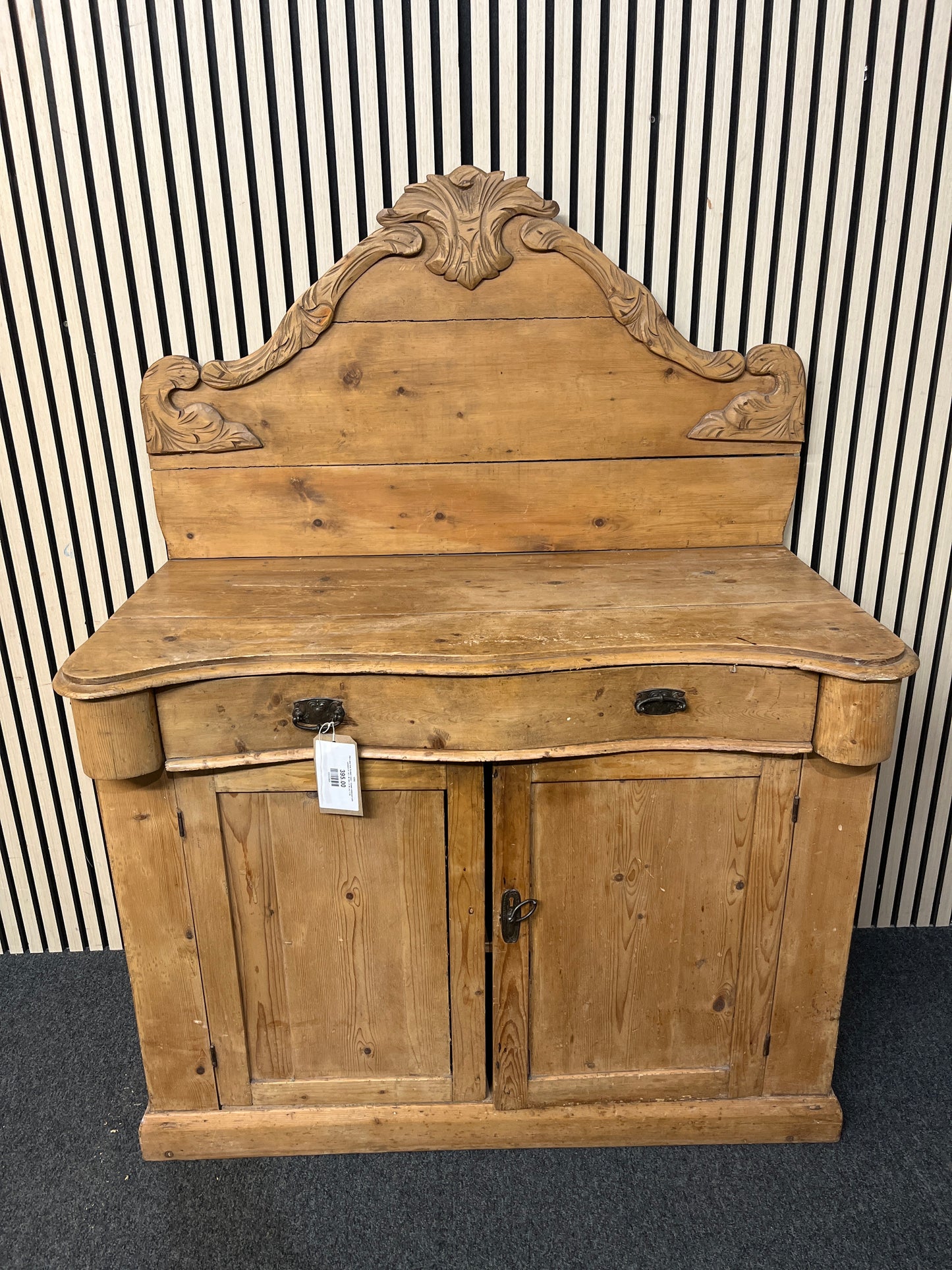 Pitch pine bow fronted 2 door 1 drawer sideboard with upstand (H 142 x W 108 x D 56 cm) 1126