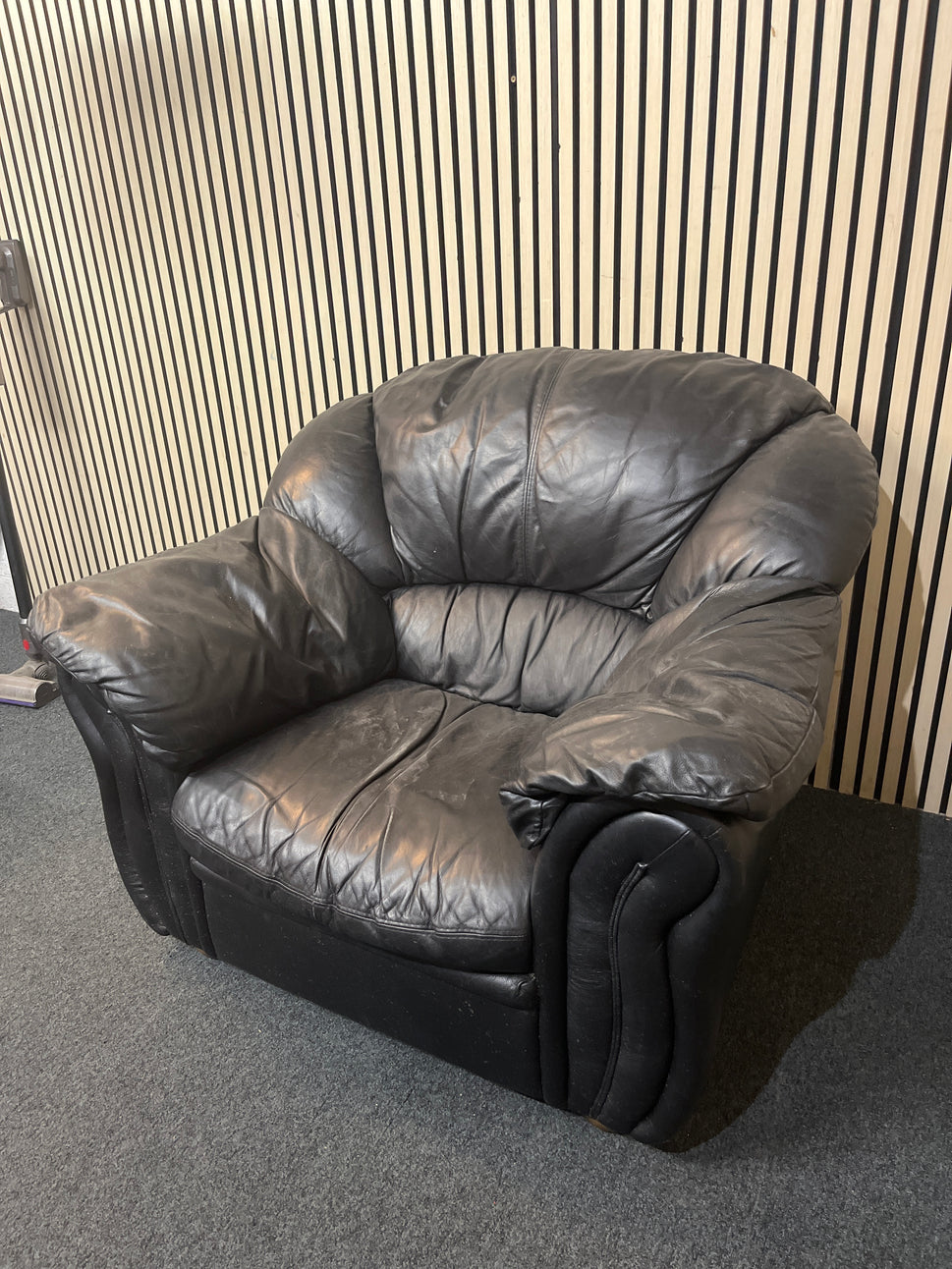 black leatherette armchair  43718
