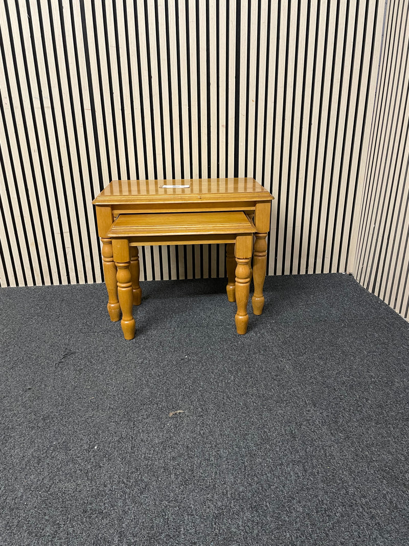 Gold-stained solid wood nest of tables  44680