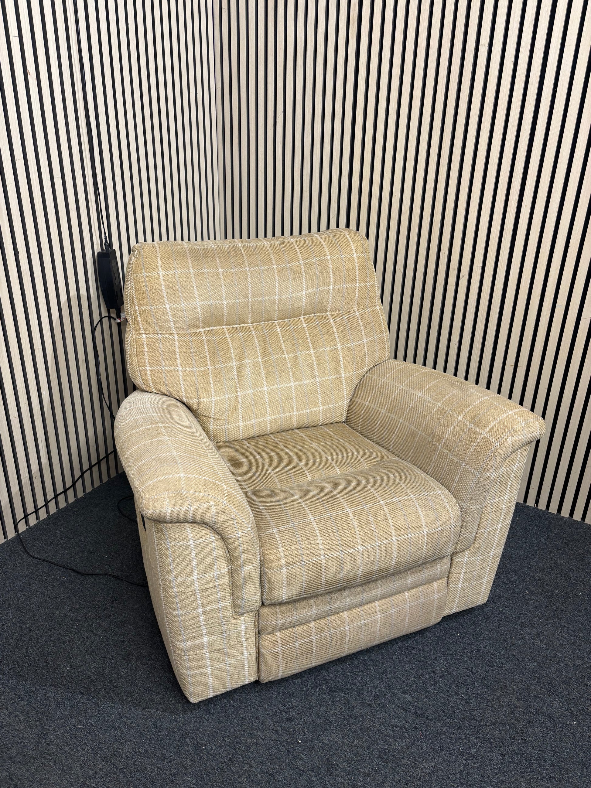Parker Knoll cream tartan fabric electric recliner armchair 2226