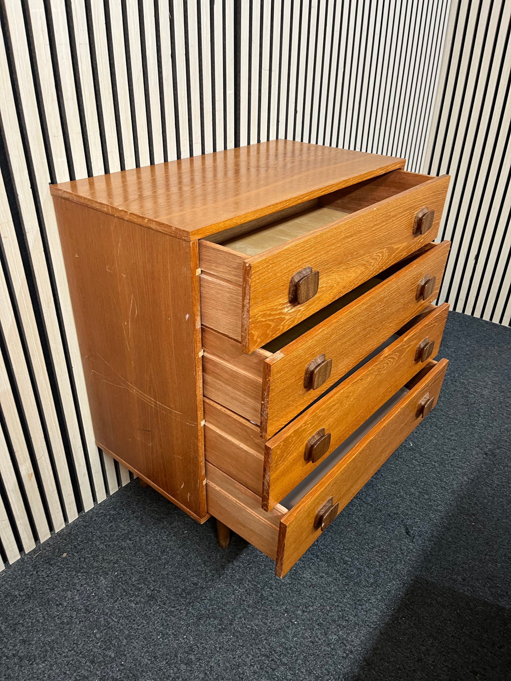 Low mid century teak veneer chest of drawers (H 83 x 71 x D 40 cm) 43499