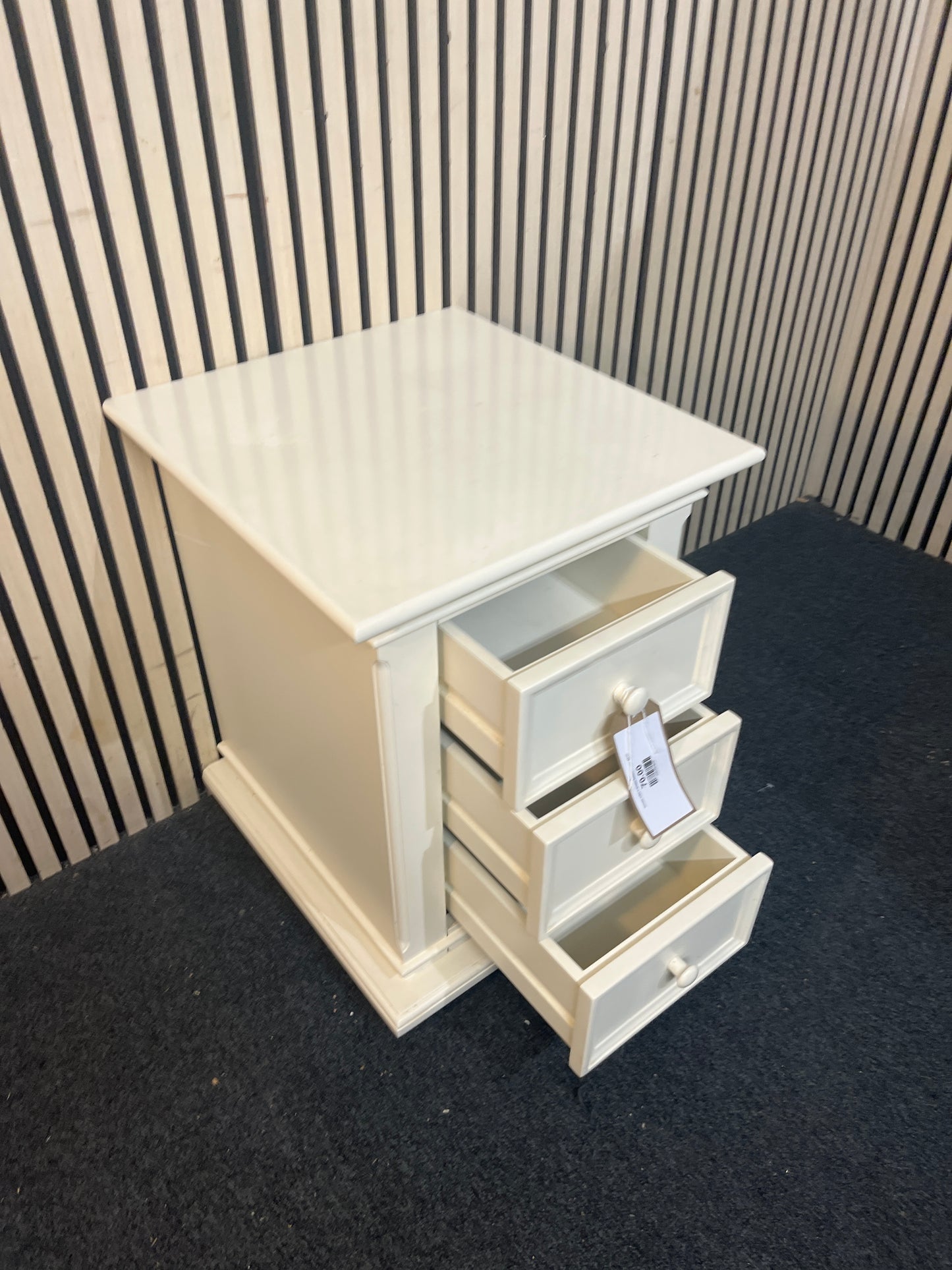 Cream solid 3 drawer beside locker  44141