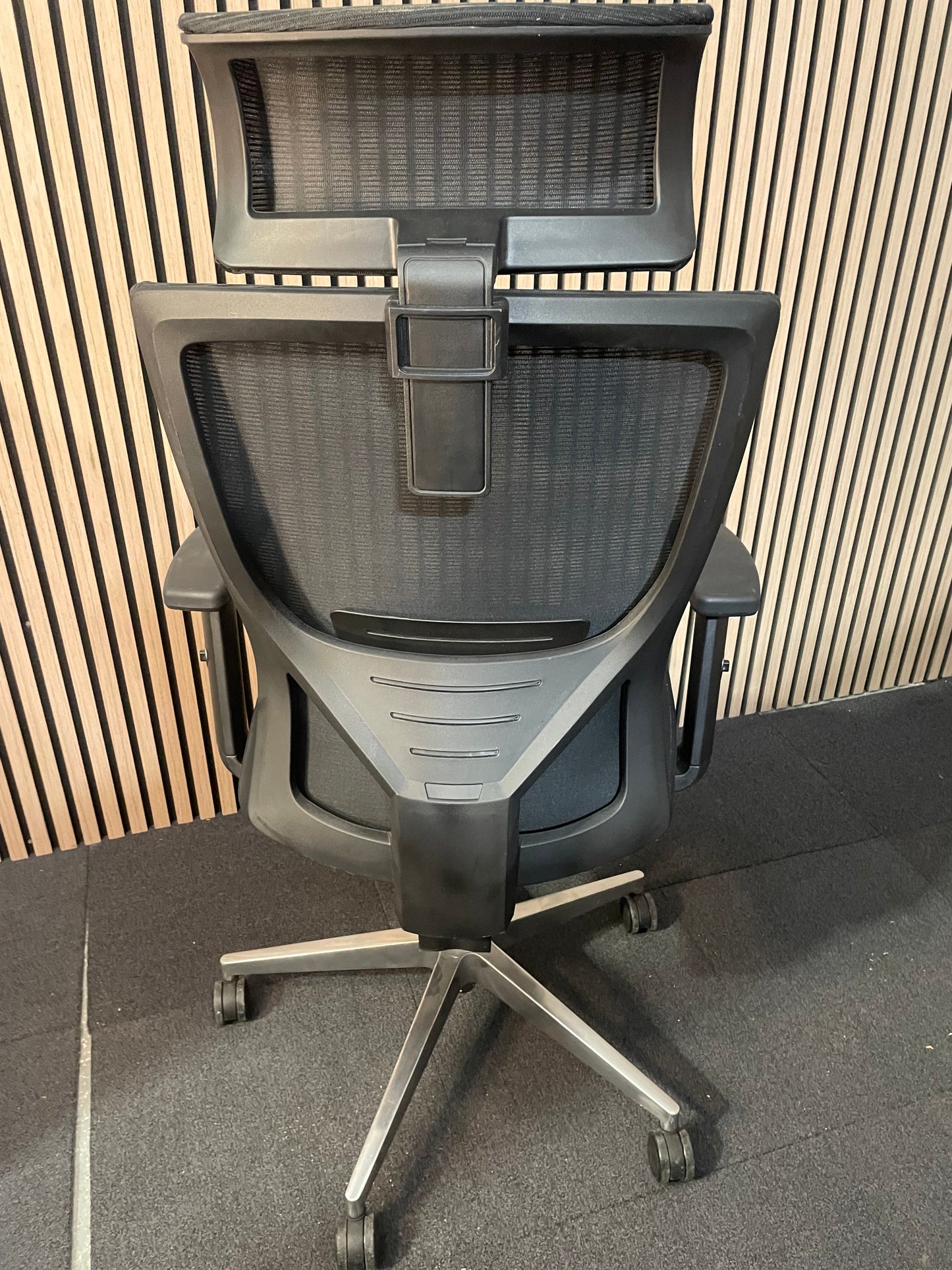 Vienna Premium task chair with headrest