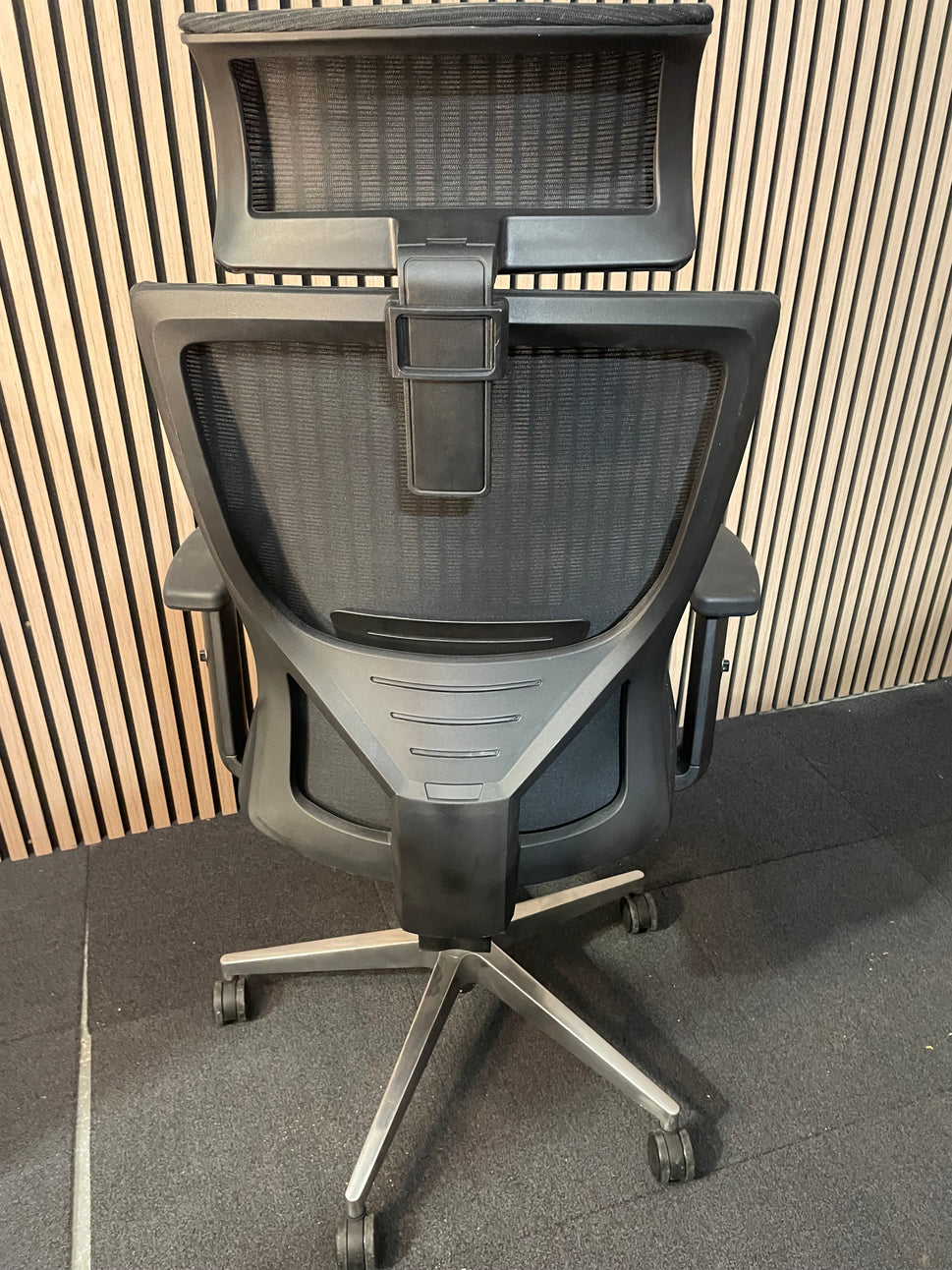Vienna Premium task chair with headrest