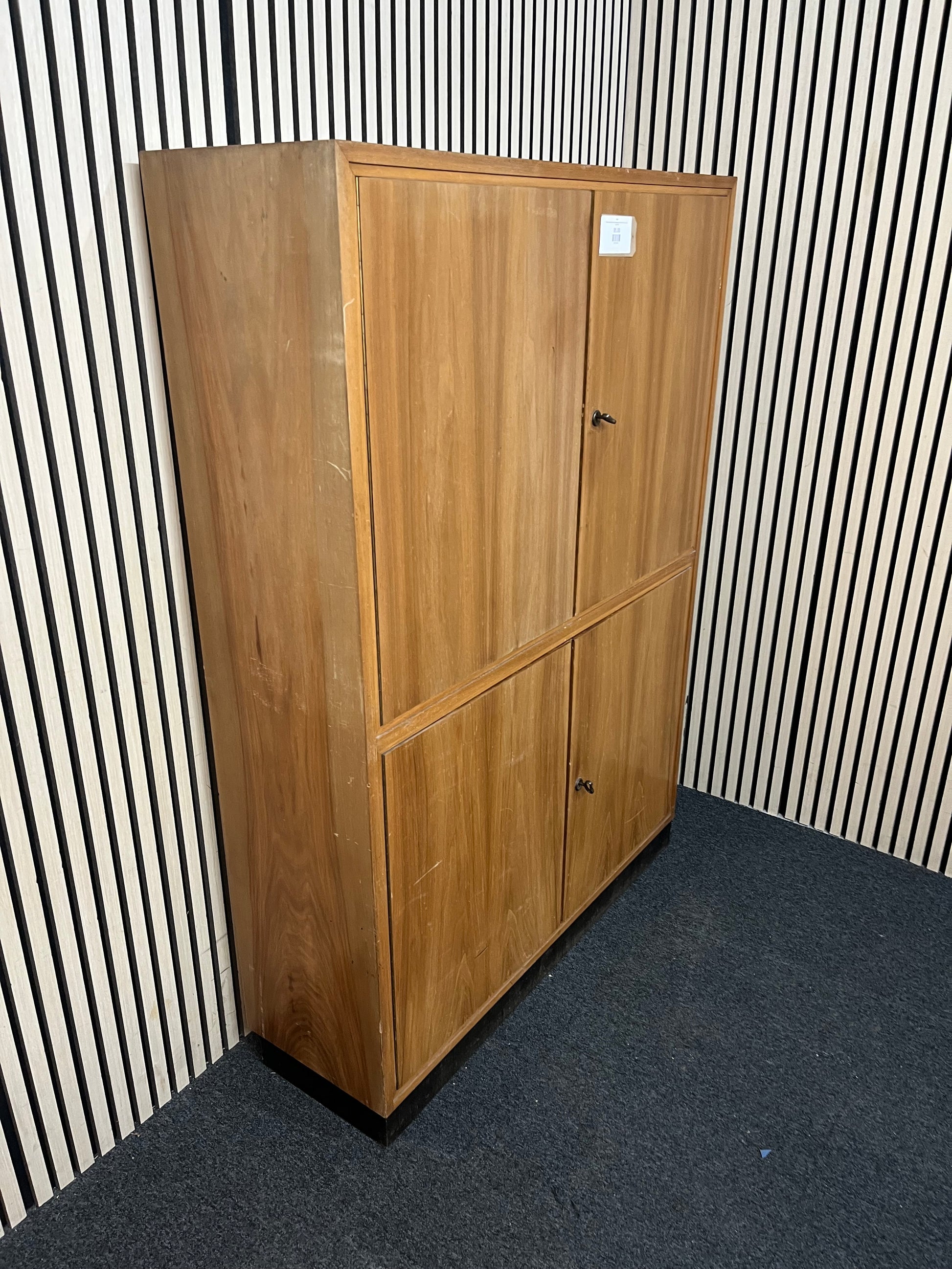 Solid oak large 4 door storage unit (H 155 x W 110 x D 34 cm) 3126