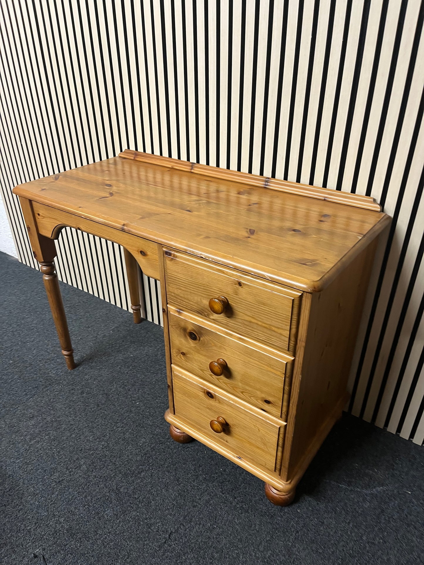 Solid pine 3 drawer desk dresser 2325