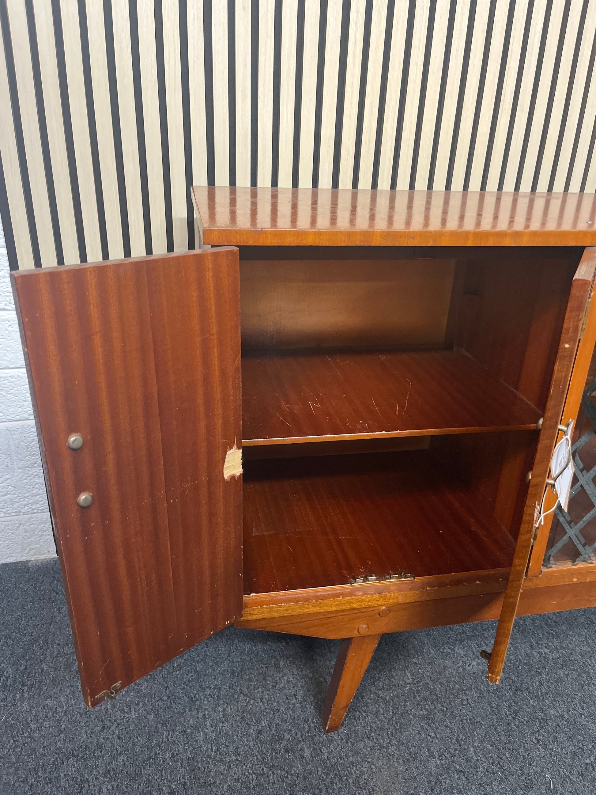 Retro teak stained 2 door 3 drawer glass fronted sideboard (H 83 x W 152 x D 44 cm) 2325