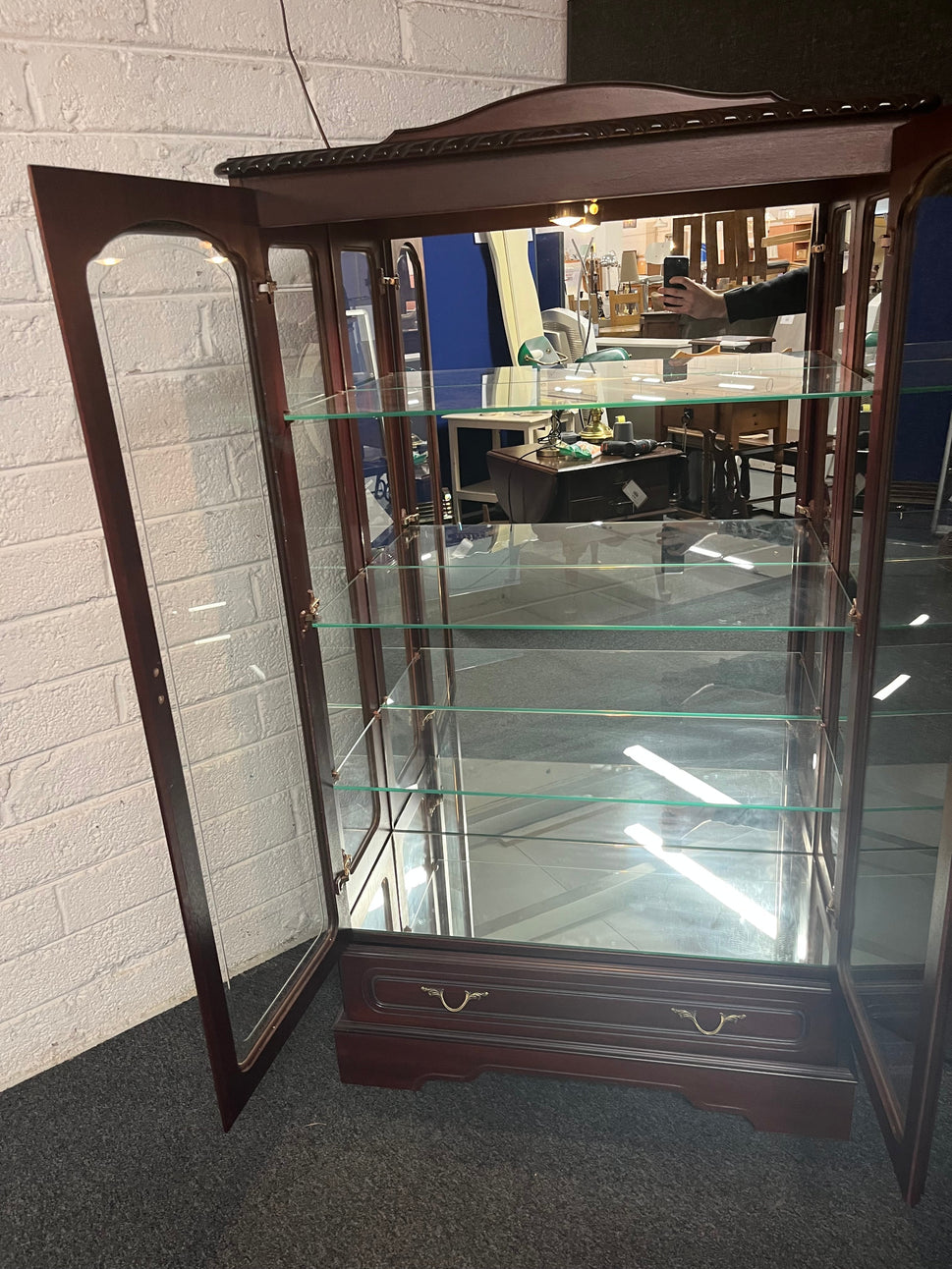 Rossmore Mahogany glass  2 door display unit with rope effect detailing (H 154 x W 82 x D 33 cm) 2225