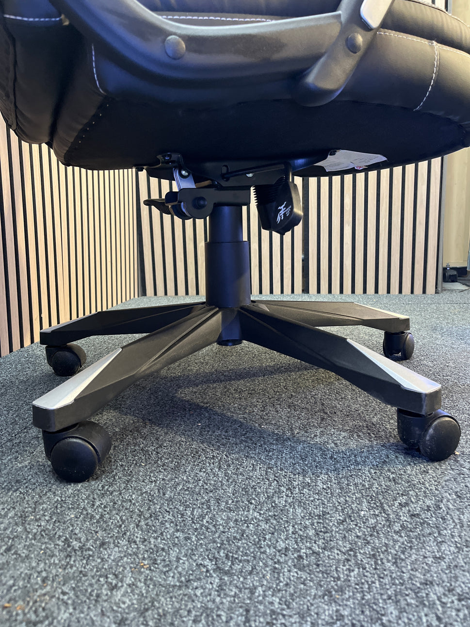 NEW Noble High back managers swivel chair with fixed arms, 5 star base, height adjustable with fixed arms