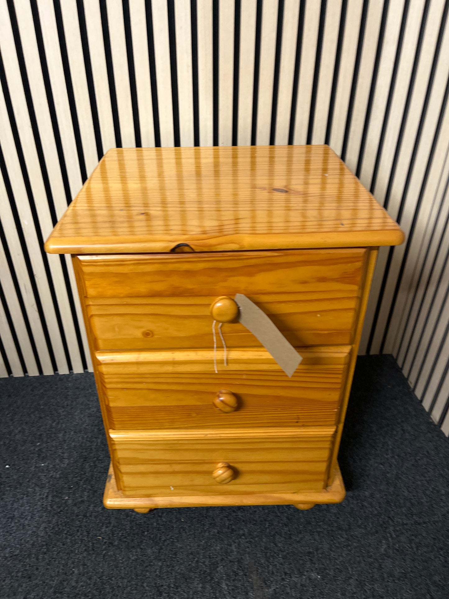 Solid pine 3 drawer bedside lockers 3325