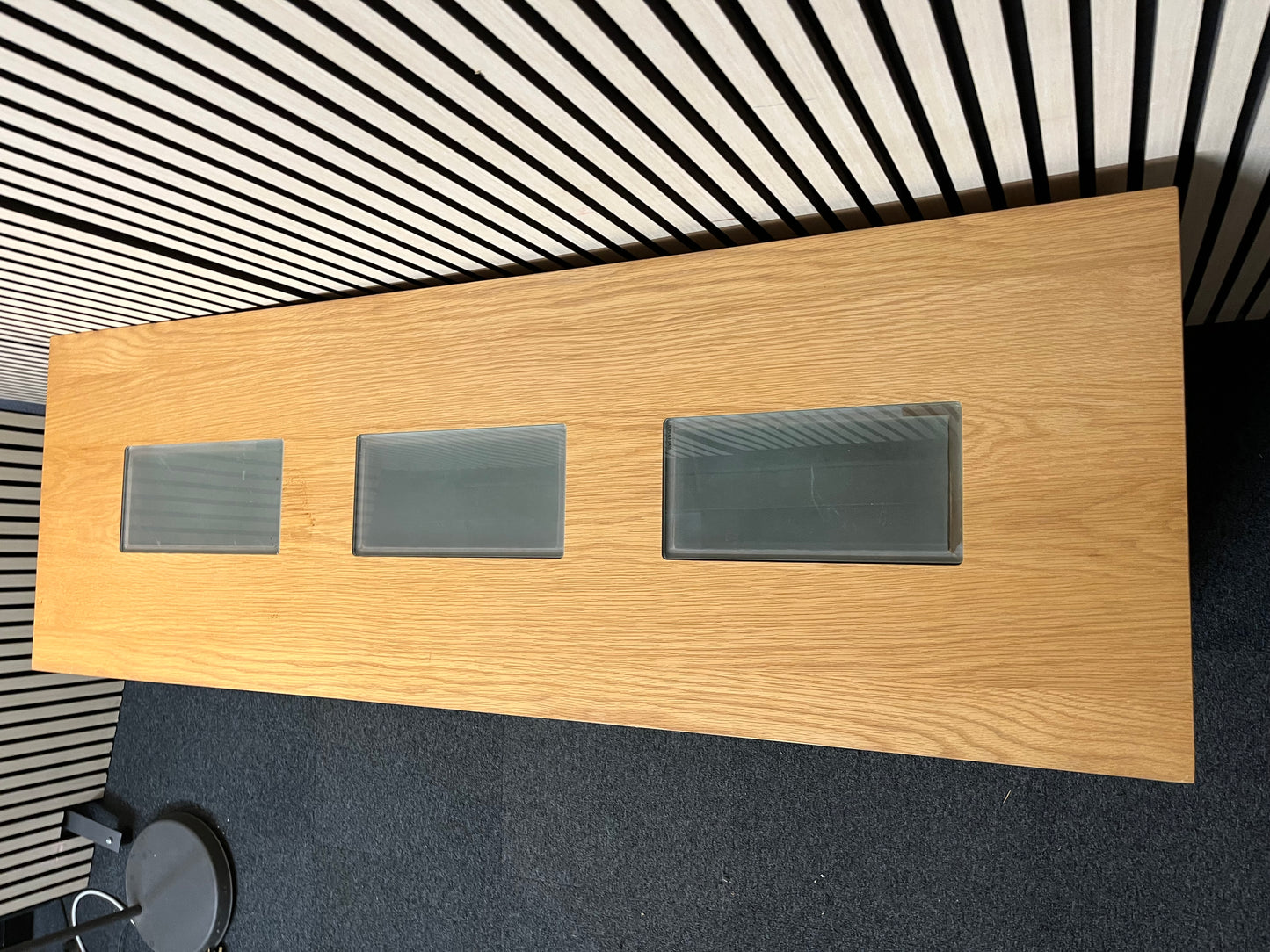 Solid oak large 3 door sideboard with protective glass top (H 78 x W 150 x D 50 cm) 1425