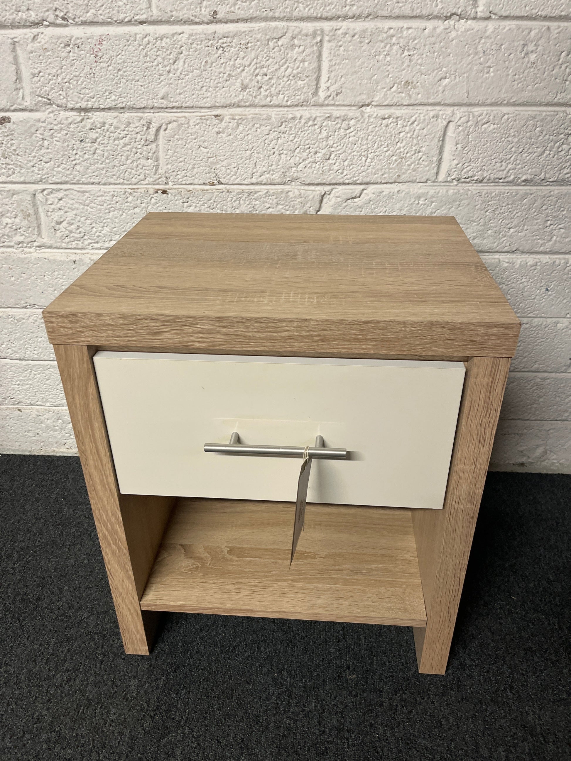Oak laminate and white gloss bedside locker (H 56 x W 48 x D 42 cm) 2225