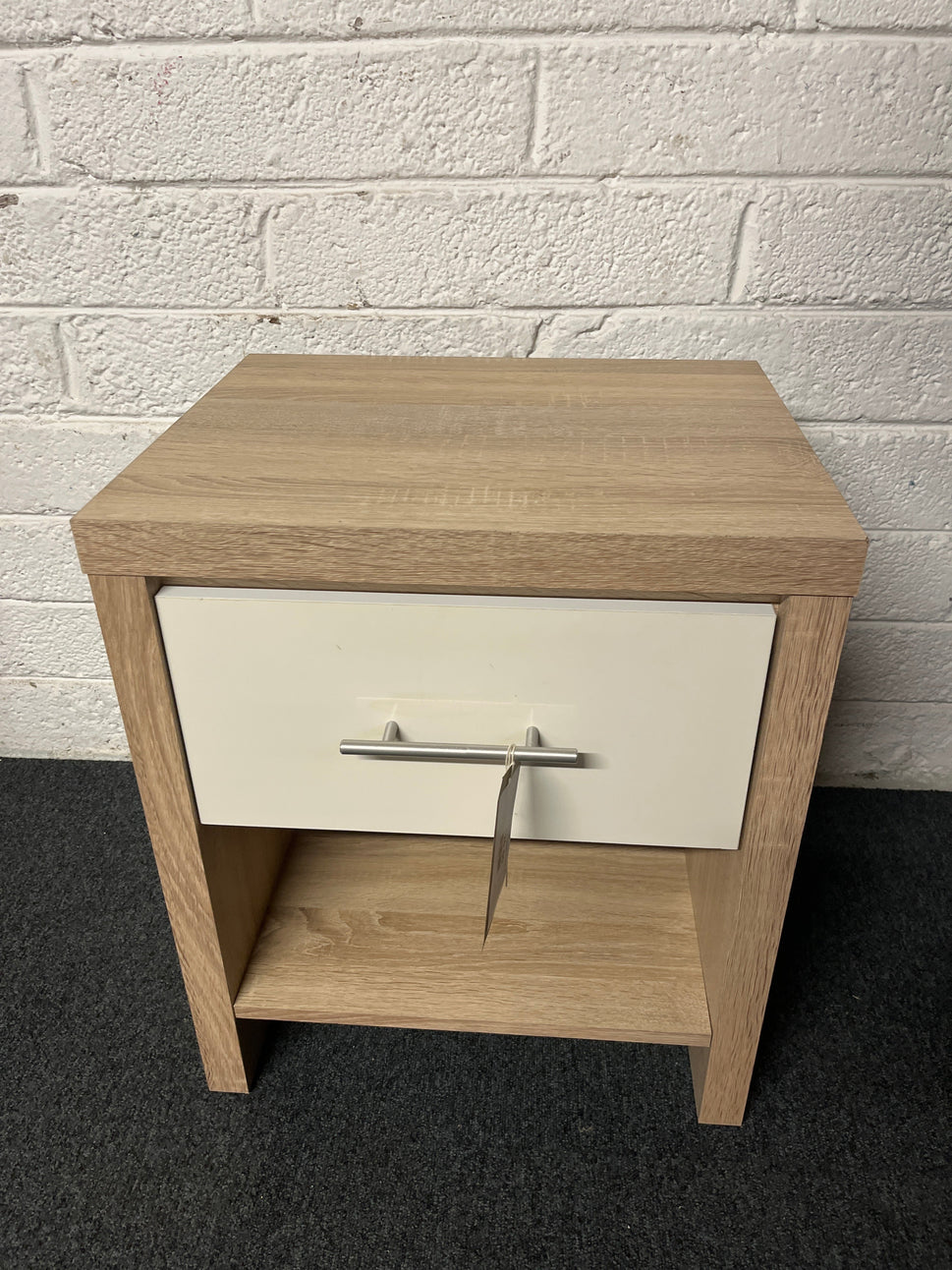 Oak laminate and white gloss bedside locker (H 56 x W 48 x D 42 cm) 2225