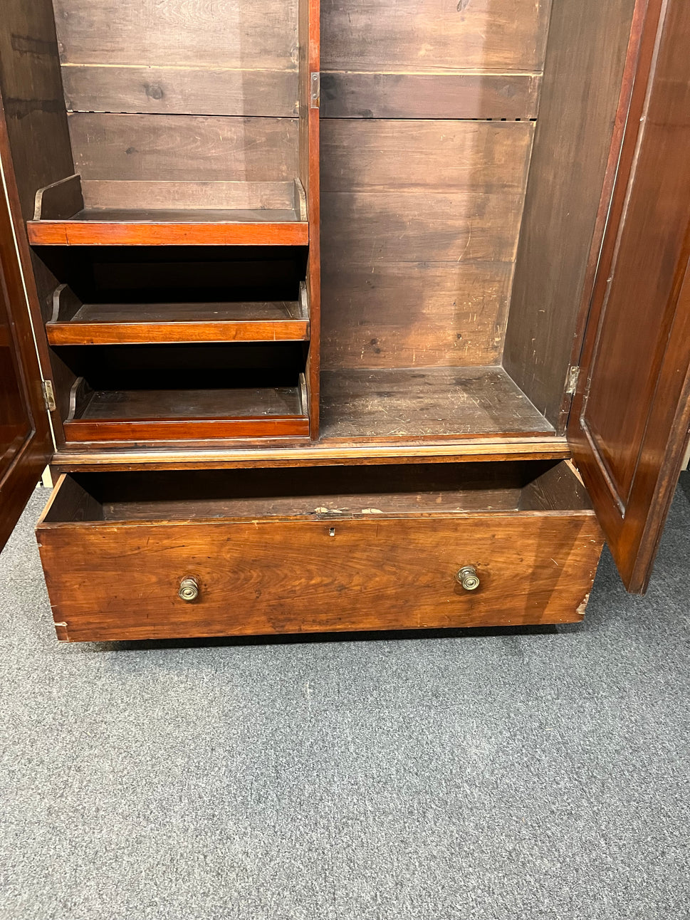 Antique mahogany tall 2 door 1 drawer gentlemans wardrobe with internal drawers and hanging rail (H 200 x W 123 x D 48 cm) 2425