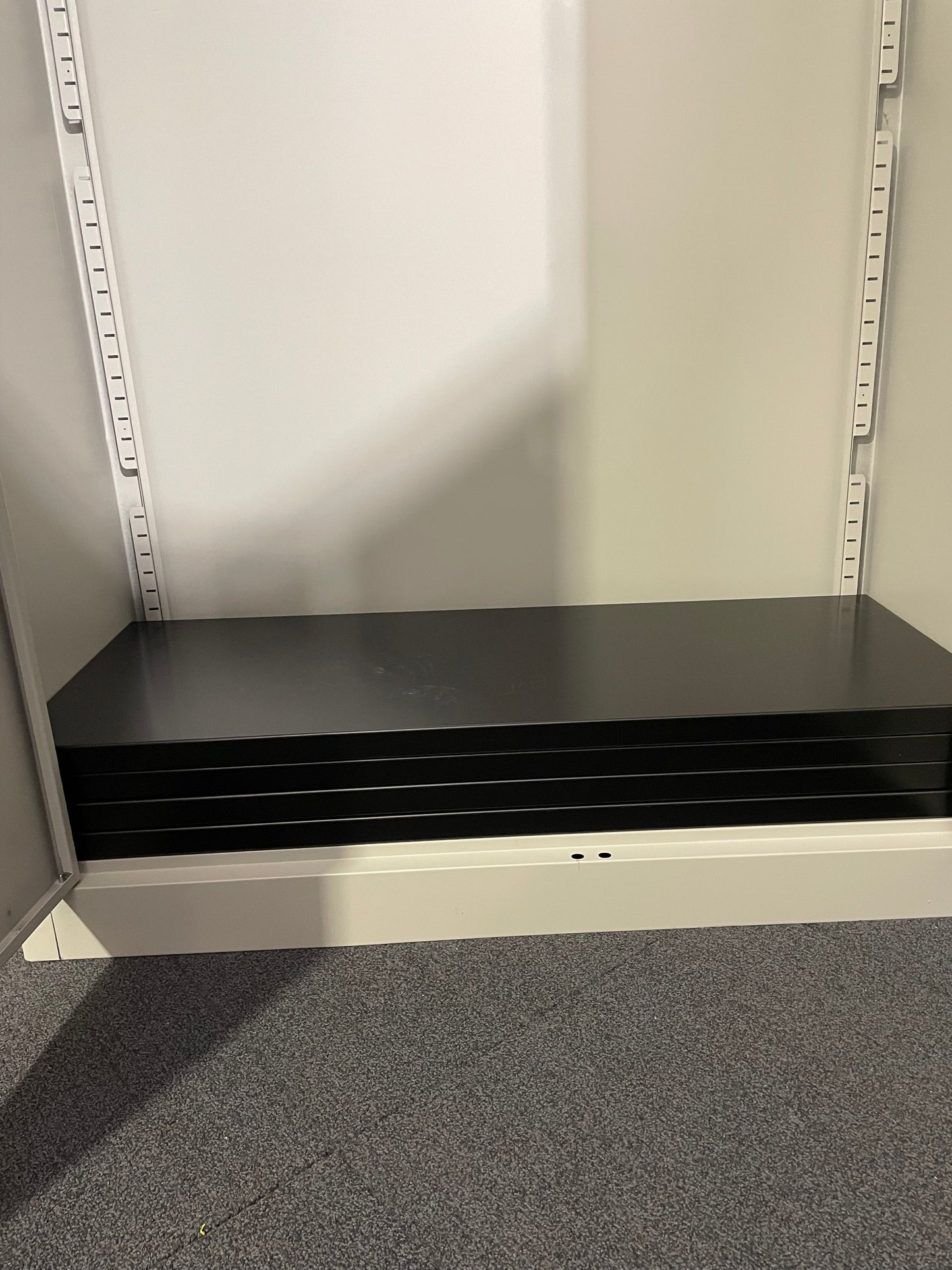 Bisley grey metal 2 door storage unit with keys and 4 shelves (H 195 x W 92 x D 40 cm)