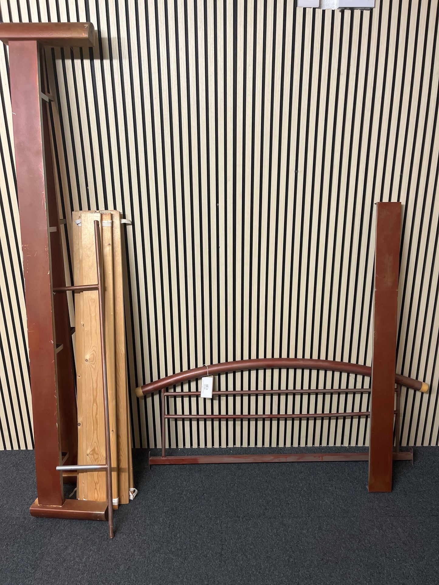 4ft 6 curved top red painted metal framed bed 3225