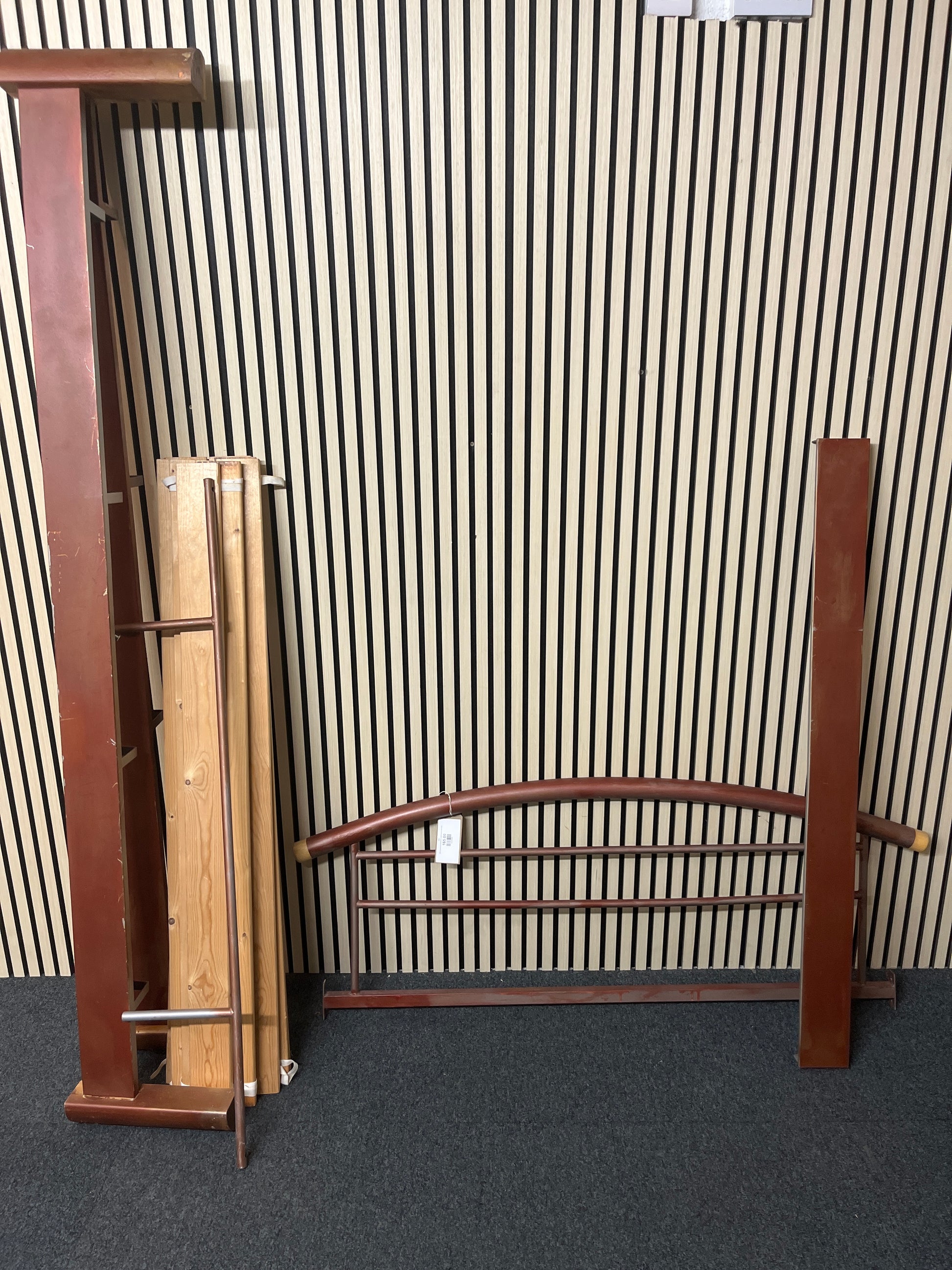 4ft 6 curved top red painted metal framed bed 3225