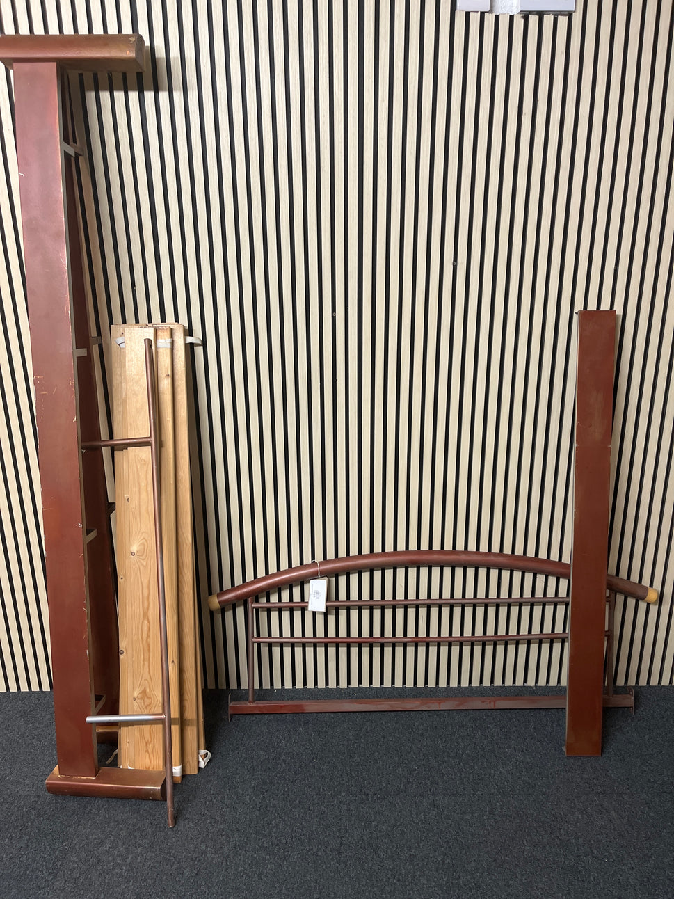 4ft 6 curved top red painted metal framed bed 3225