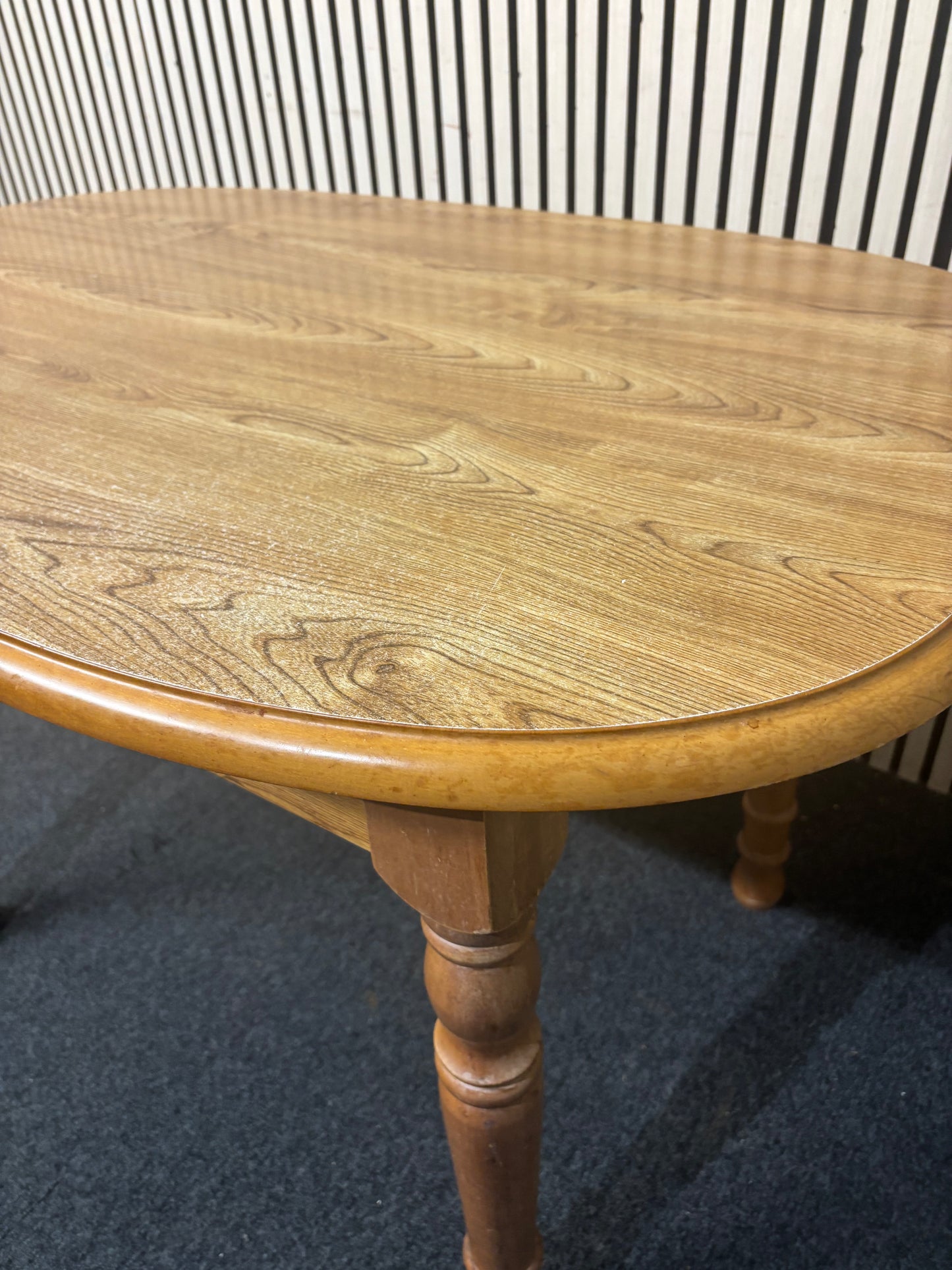 Solid wooden oval dining table (H 76 x W 120 x D 80 cm) 43482