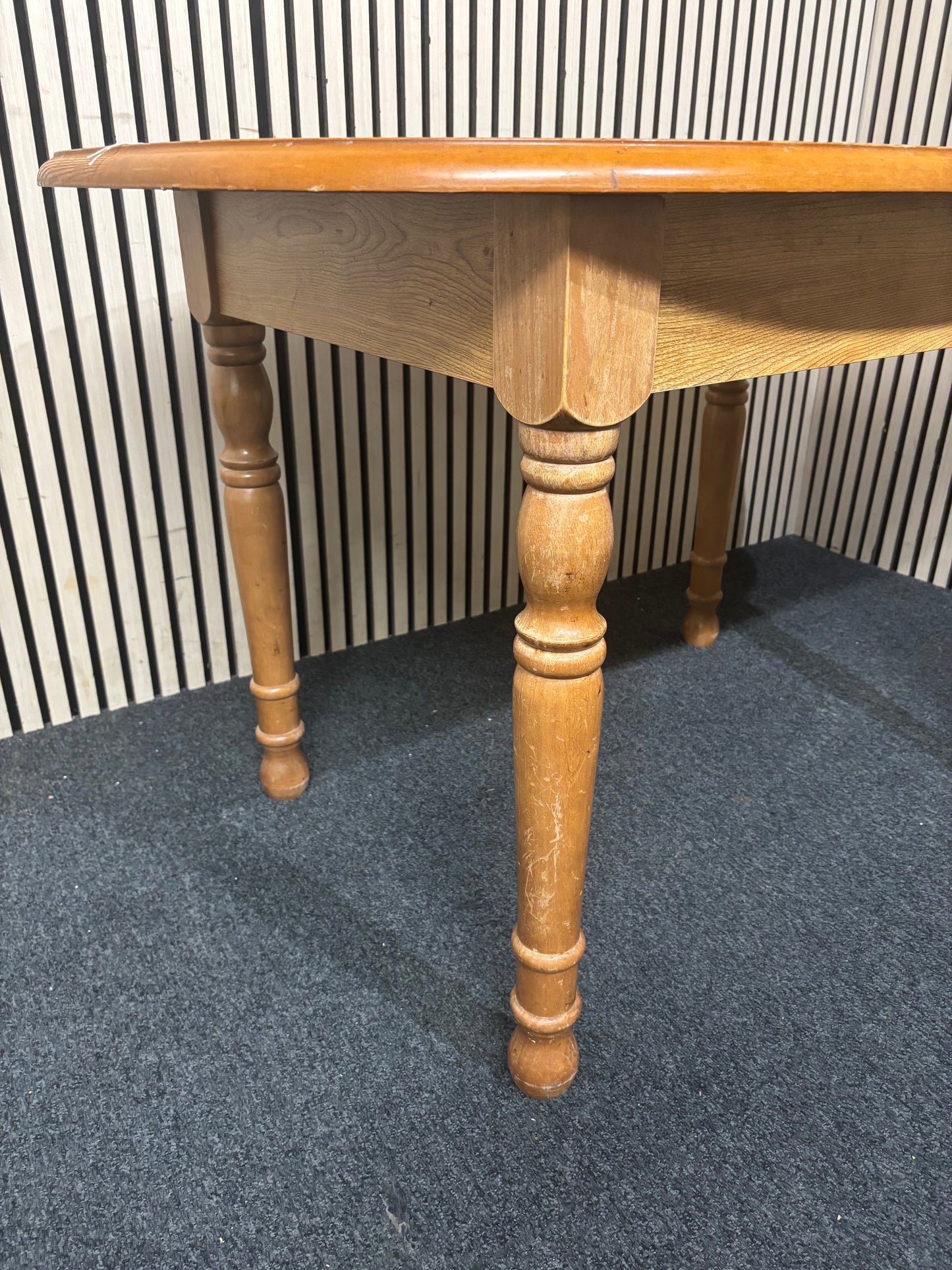 Solid wooden oval dining table (H 76 x W 120 x D 80 cm) 43482