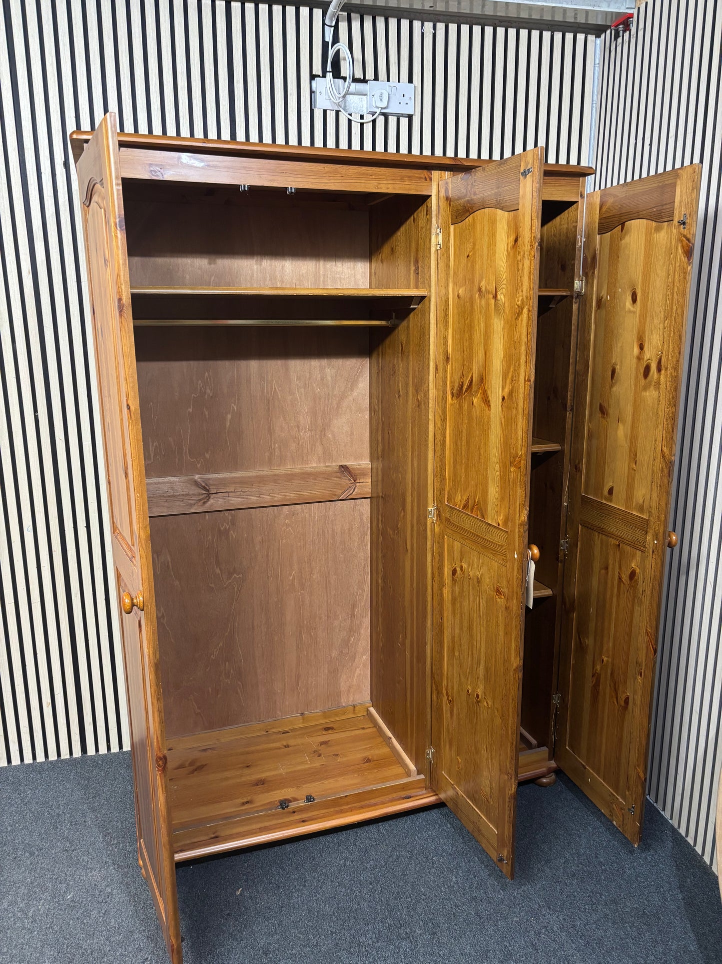 Tall natural pine 3 door solid wood wardrobe (H 191 x W 130 x D 52 cm) 43683