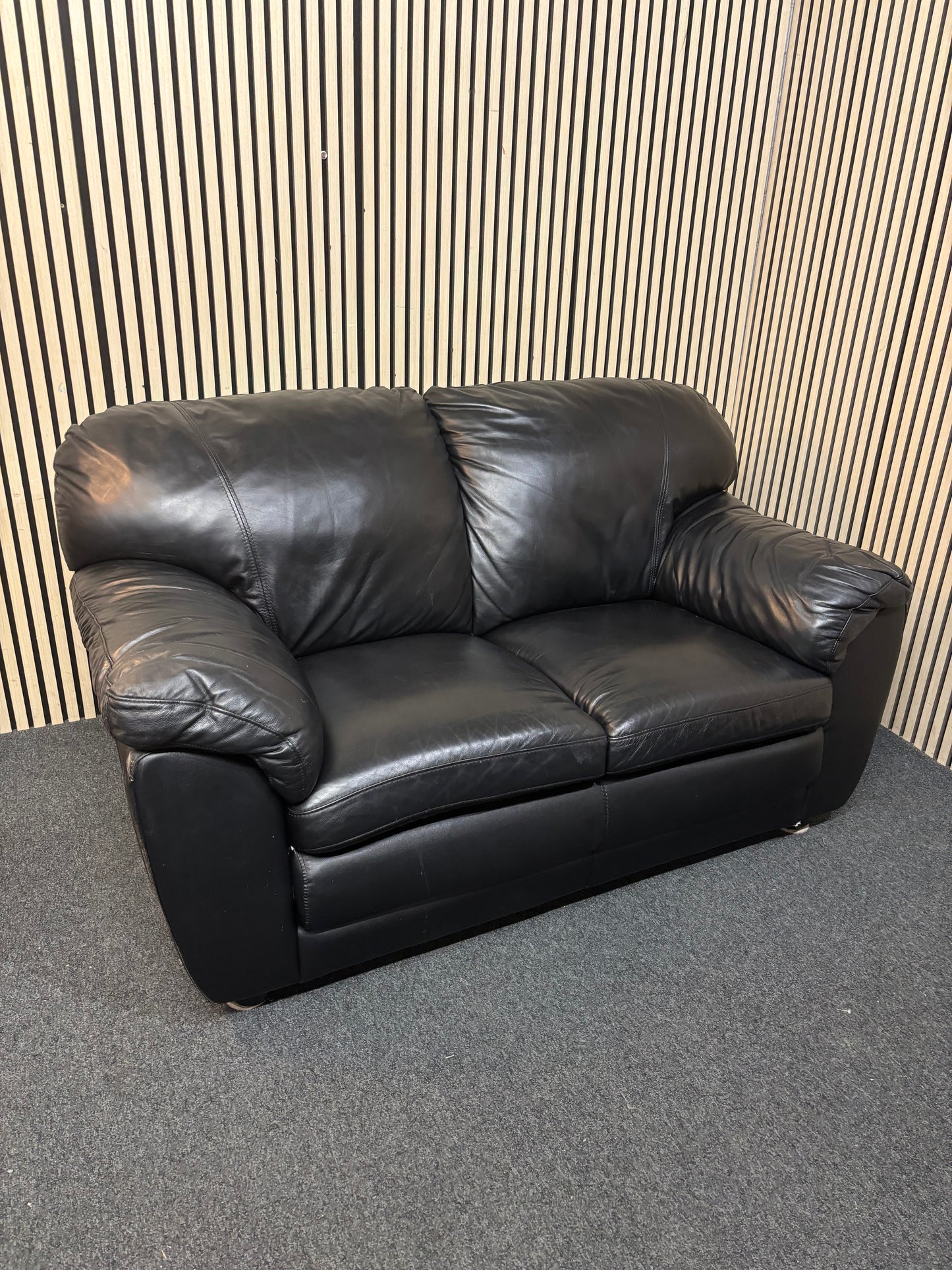 2 seater black leather sofa 43654