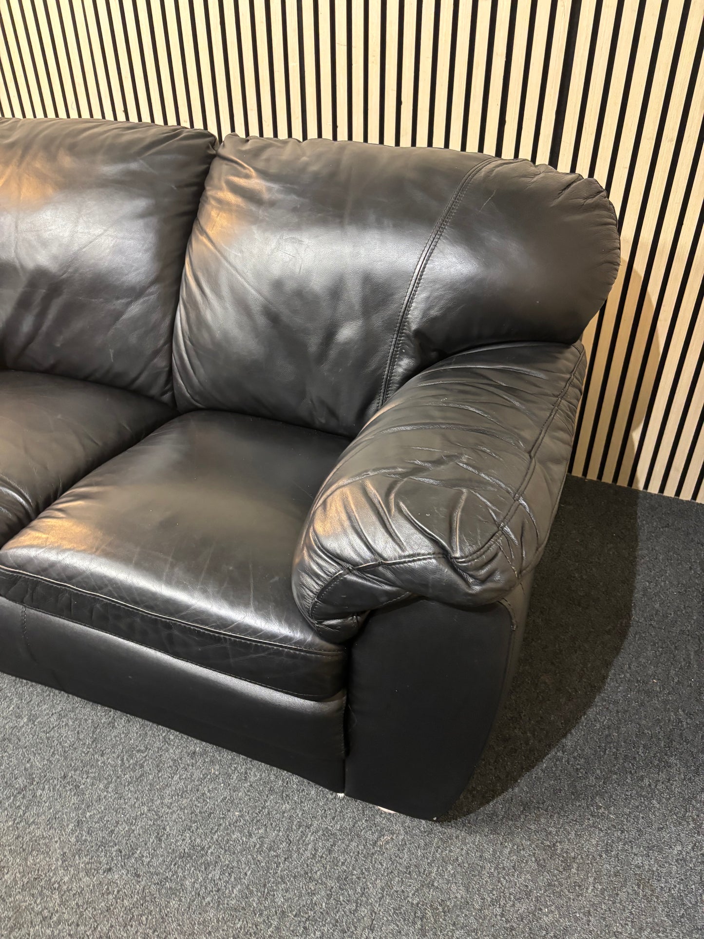 2 seater black leather sofa 43654