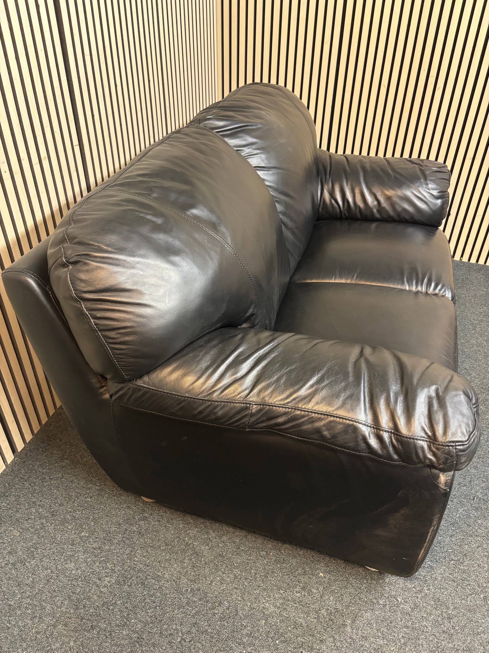 2 seater black leather sofa 43654