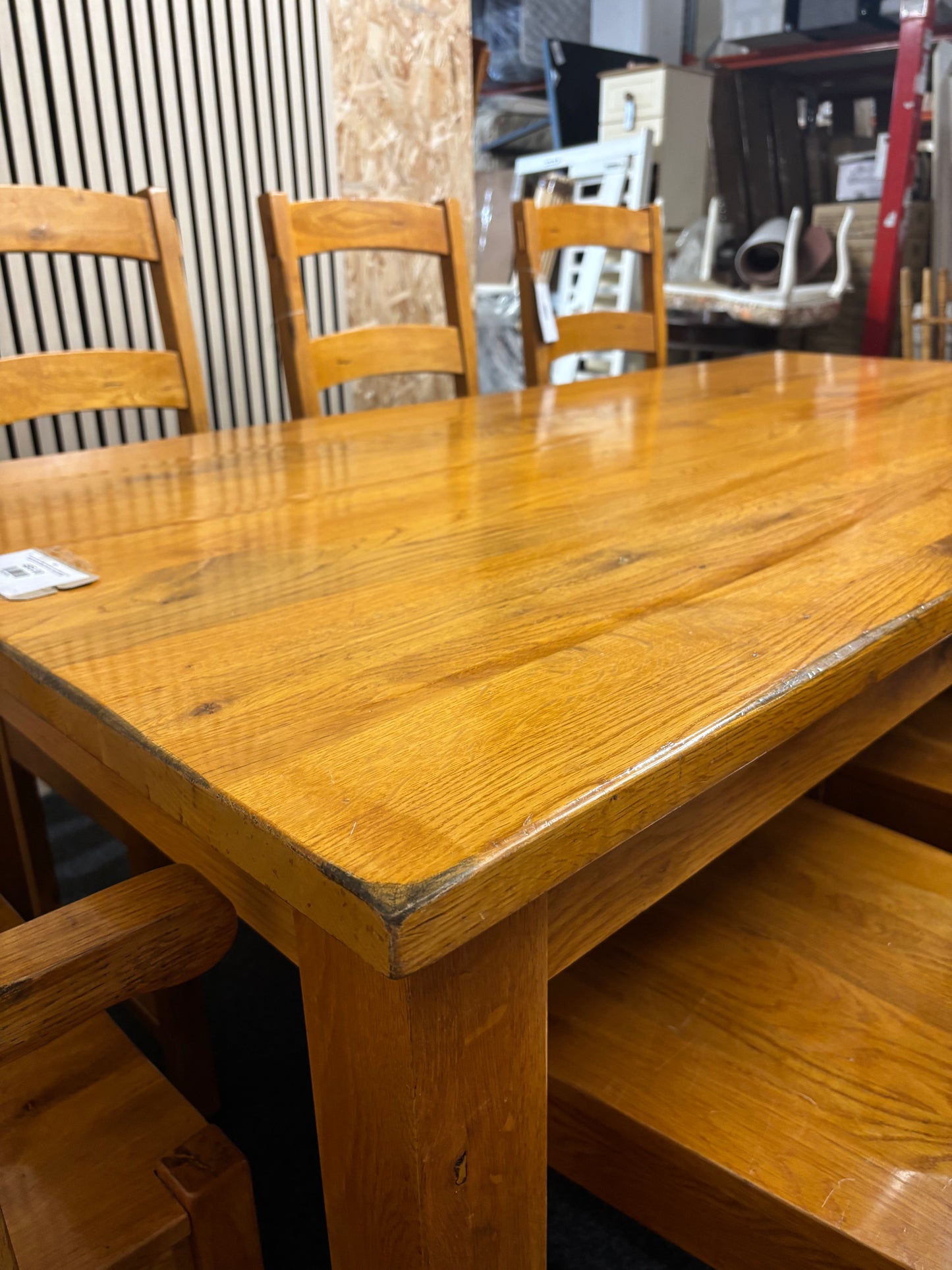 Solid oak large dining table with 6 no. chairs and 2 no. carver chairs matching (W 180 x D 90 cm) 43693