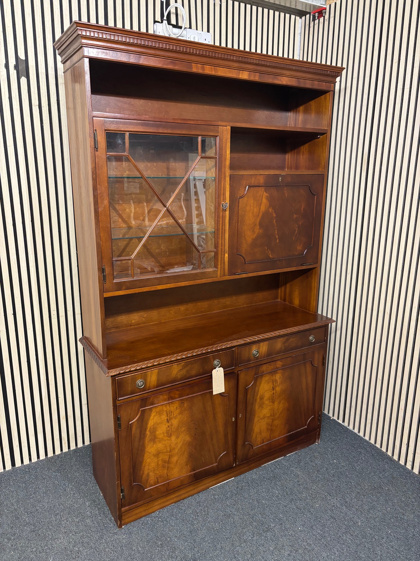 Ornate Rosewood mahogany 4 door 2 drawer glass top display unit (H 200 x W 127 x D 41 cm) 43689