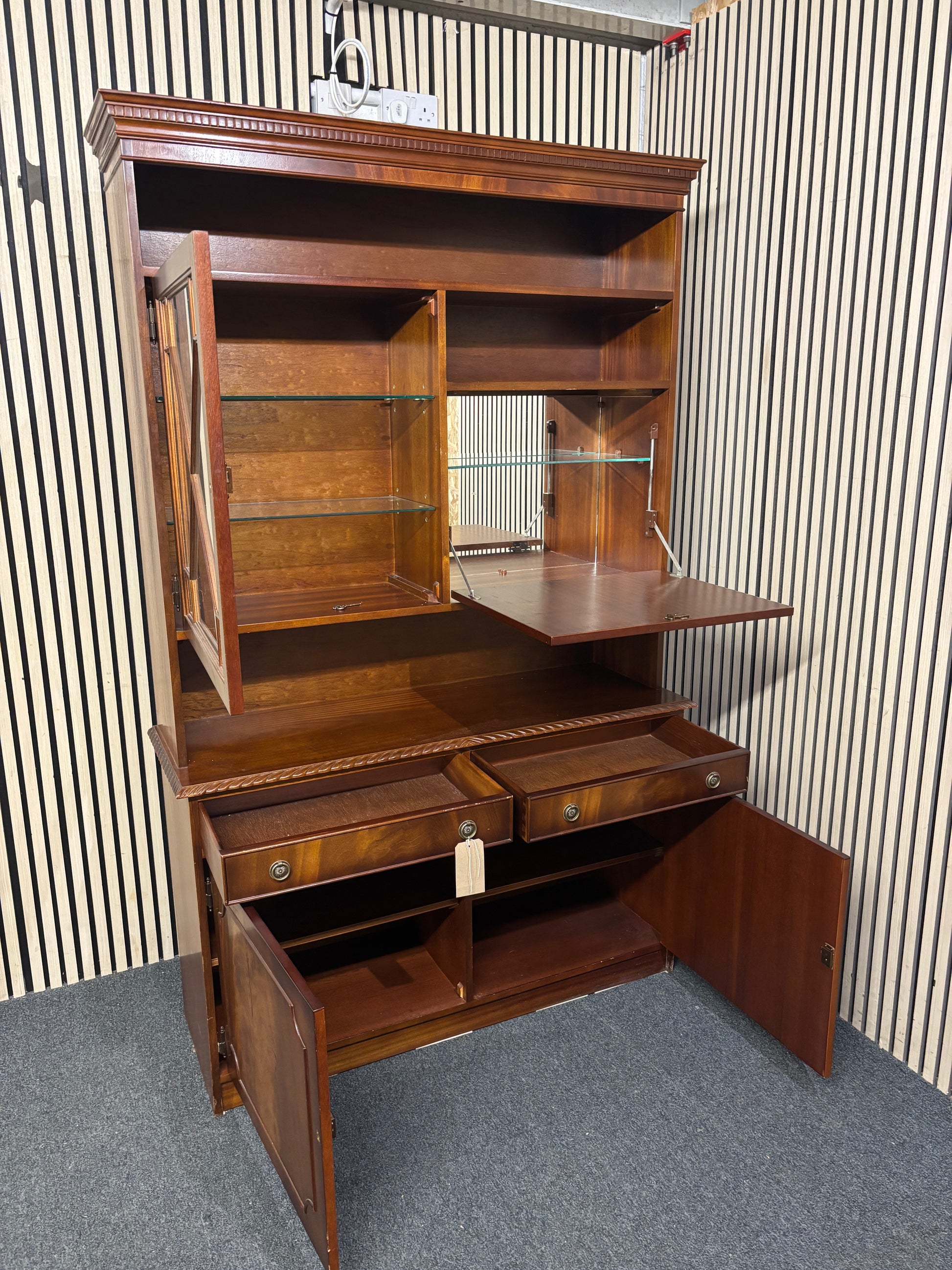 Ornate Rosewood mahogany 4 door 2 drawer glass top display unit (H 200 x W 127 x D 41 cm) 43689