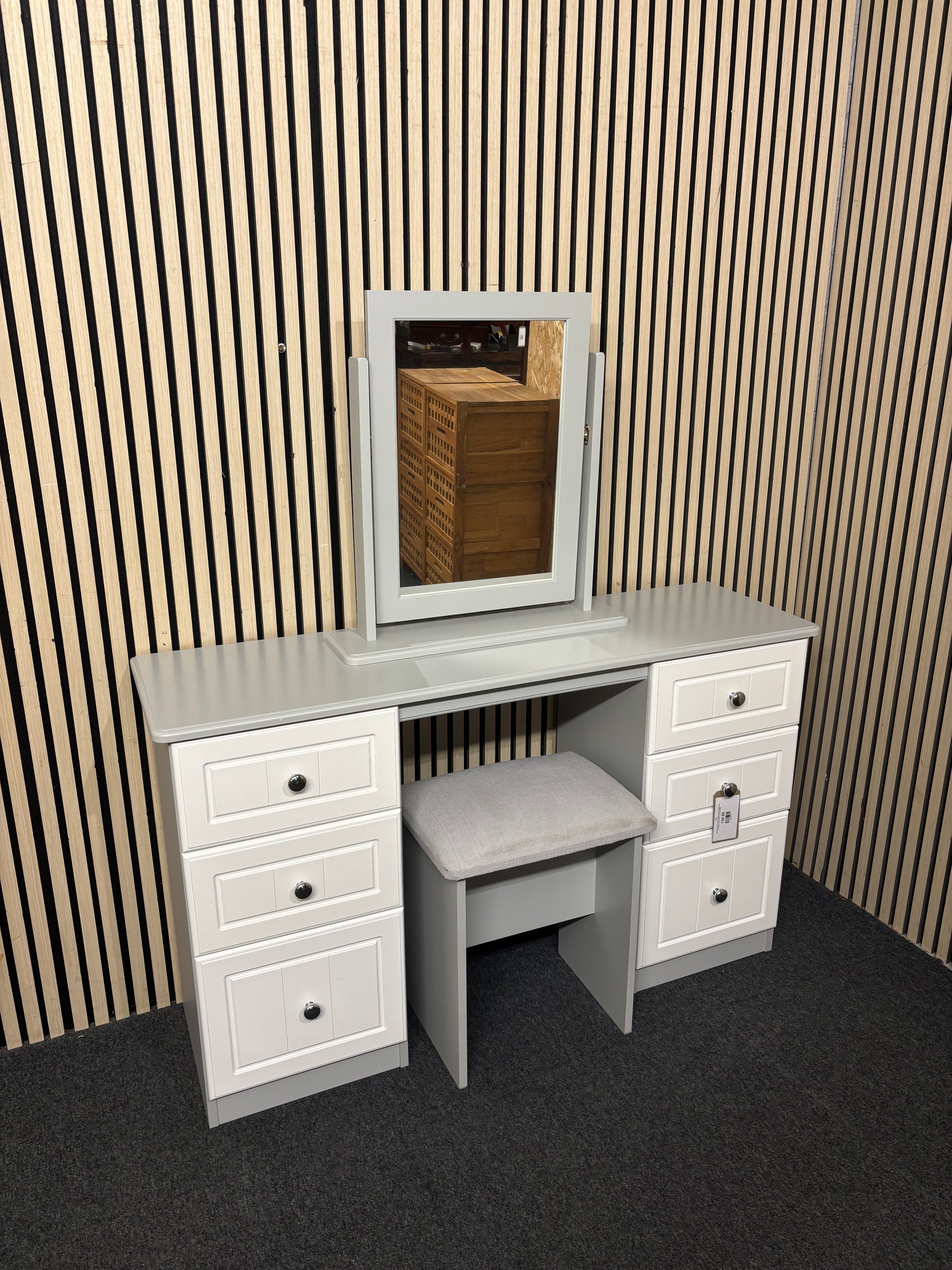 Light grey 6 drawer dressing table with matching mirror and stool (H 144 x W 130 x D 38 cm) 43855