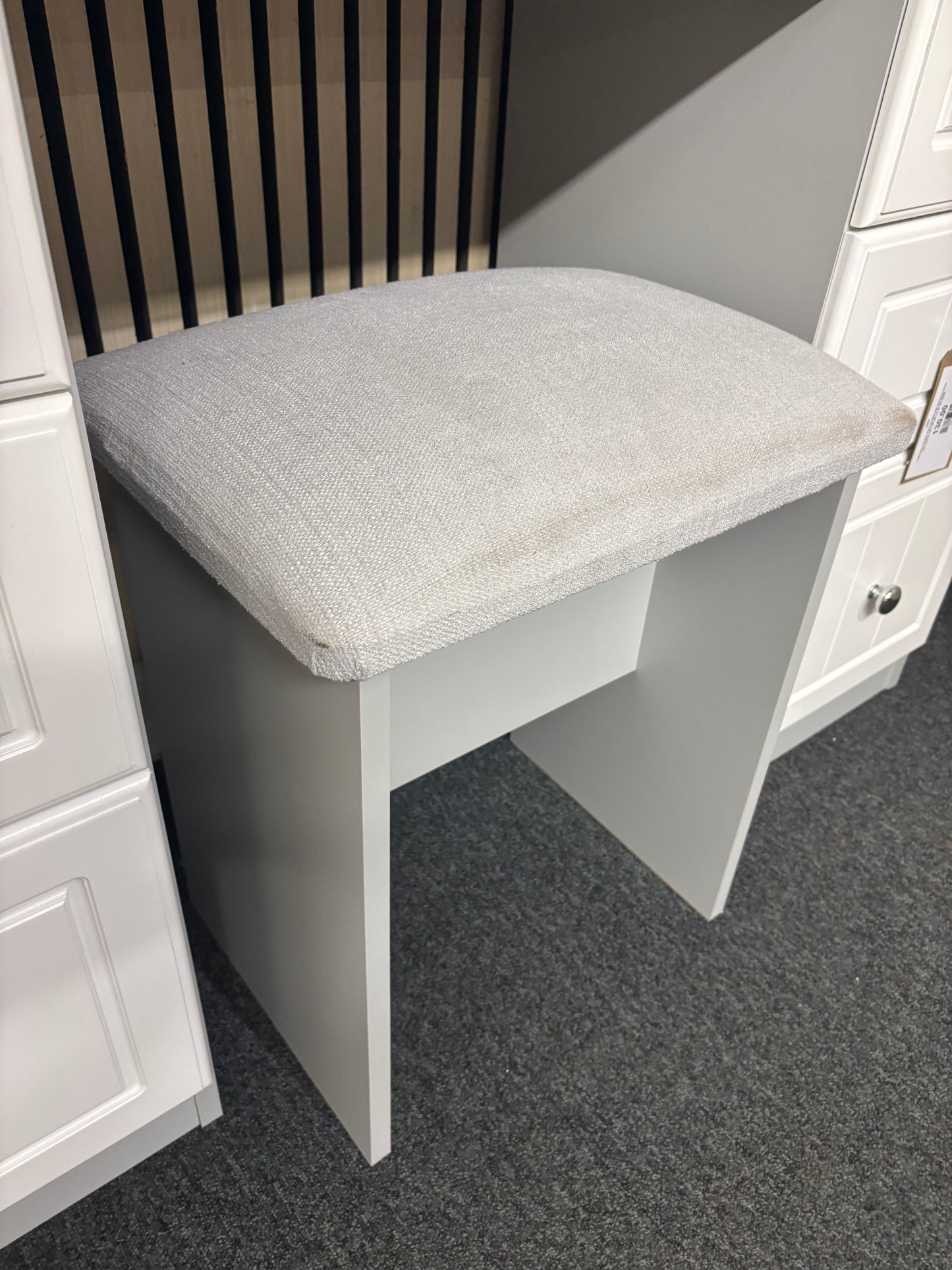 Light grey 6 drawer dressing table with matching mirror and stool (H 144 x W 130 x D 38 cm) 43855