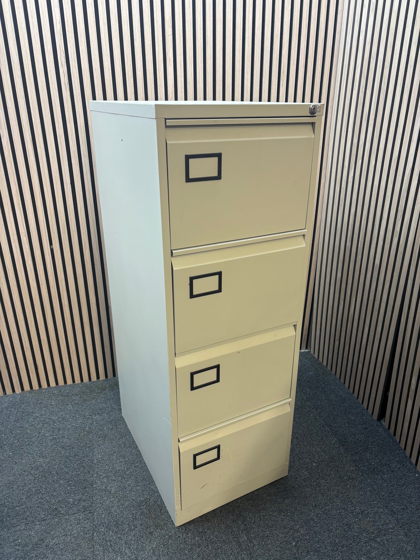 Grey 4 drawer filing cabinet (H 132 x W 48 x D 63 cm) J3864