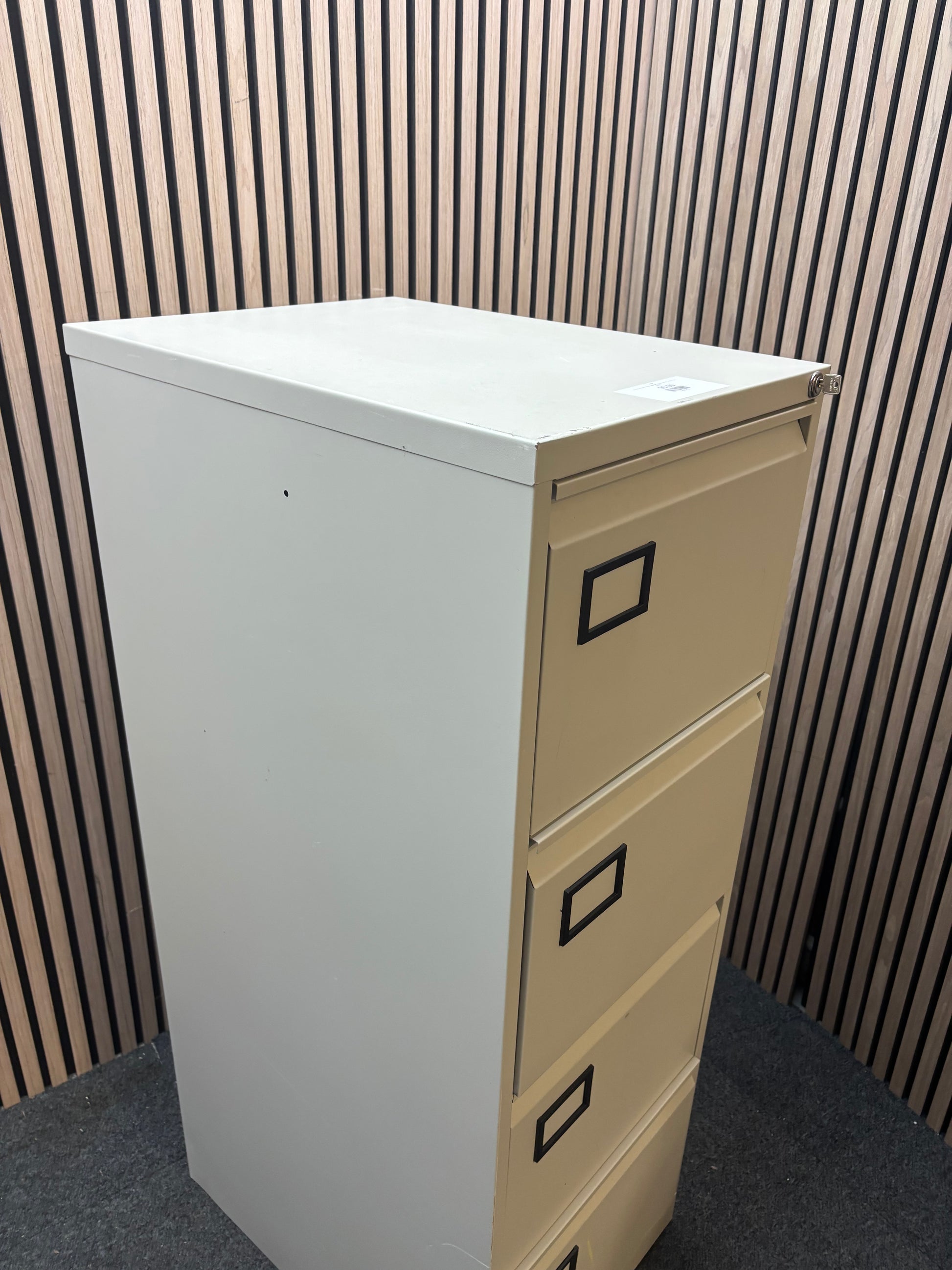 Grey 4 drawer filing cabinet (H 132 x W 48 x D 63 cm) J3864