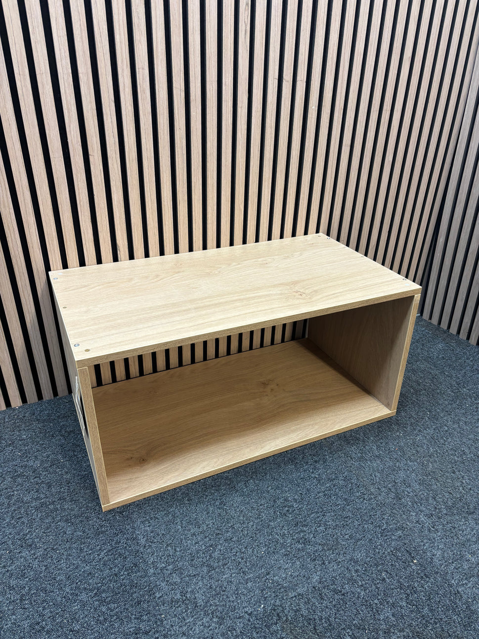 Small laminate wooden open storage unit (H 38 x W 78 x D 42 cm)