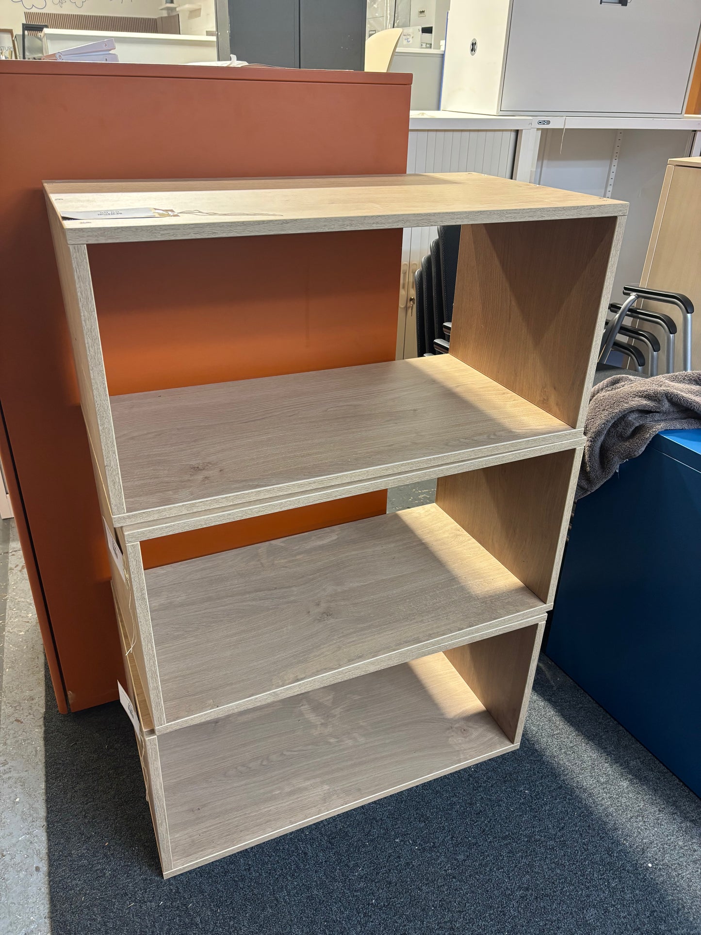 Small laminate wooden open storage unit (H 38 x W 78 x D 42 cm)