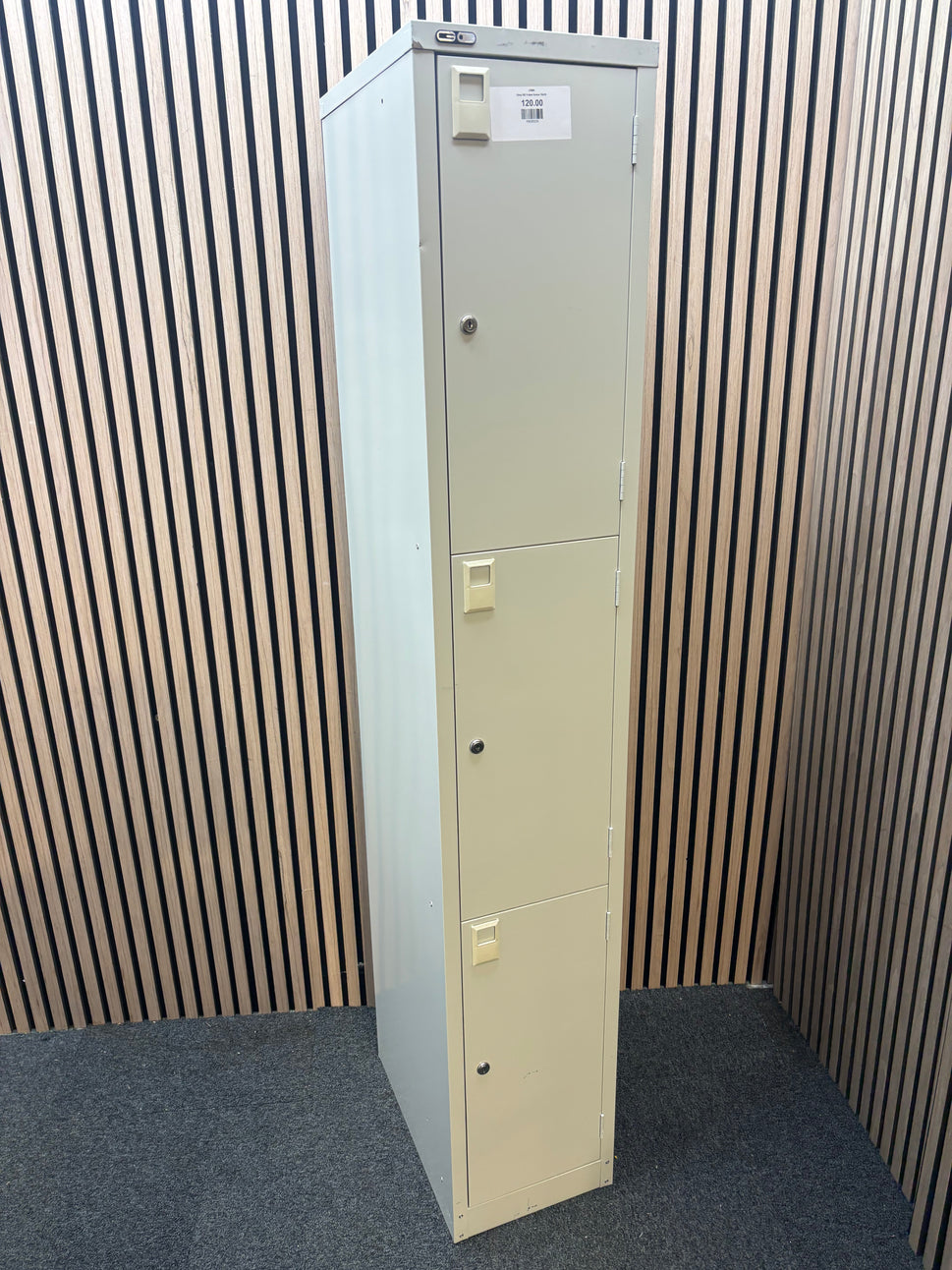 Grey GO 3 door locker 12x18